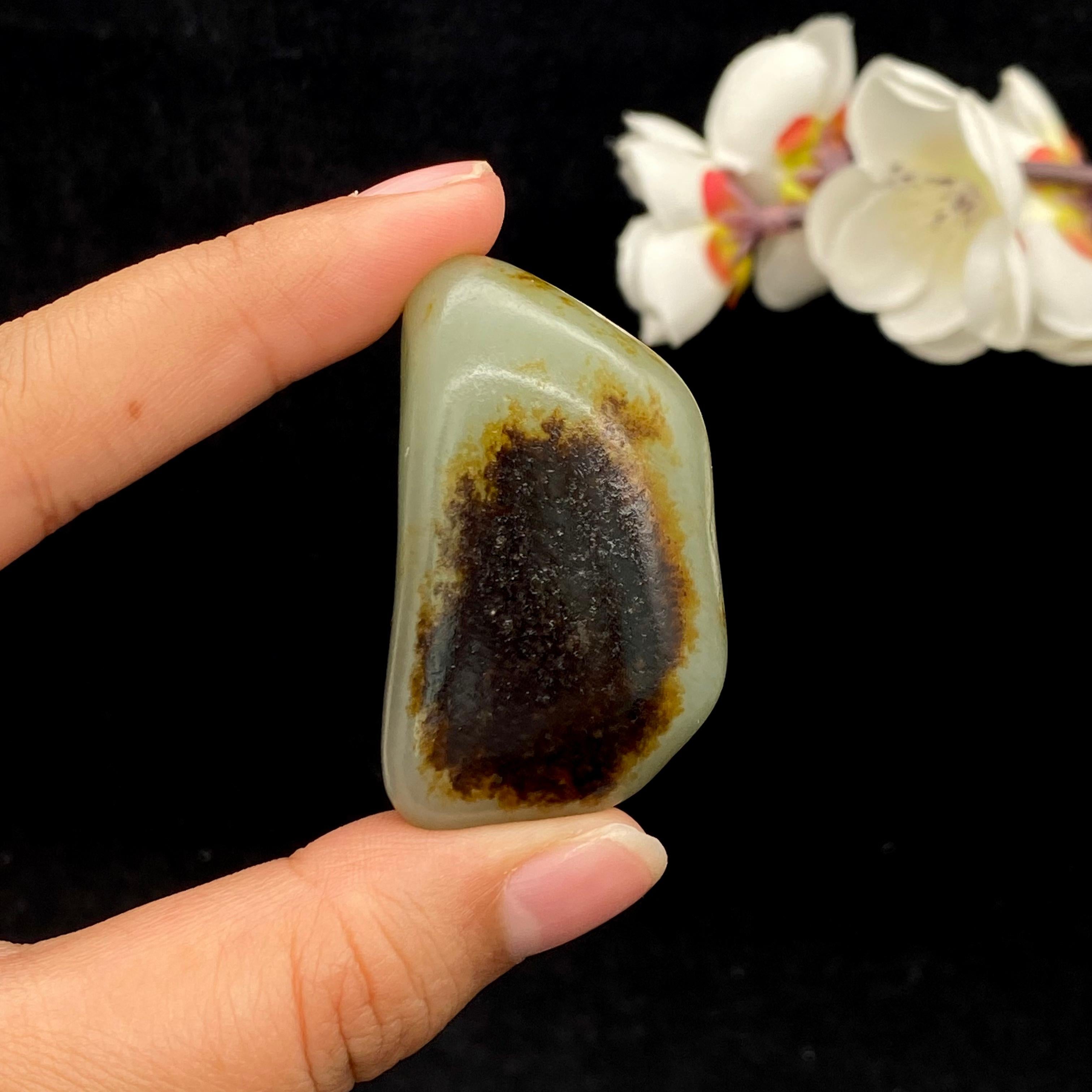 和田玉黑黄皮籽料挂件（38g）