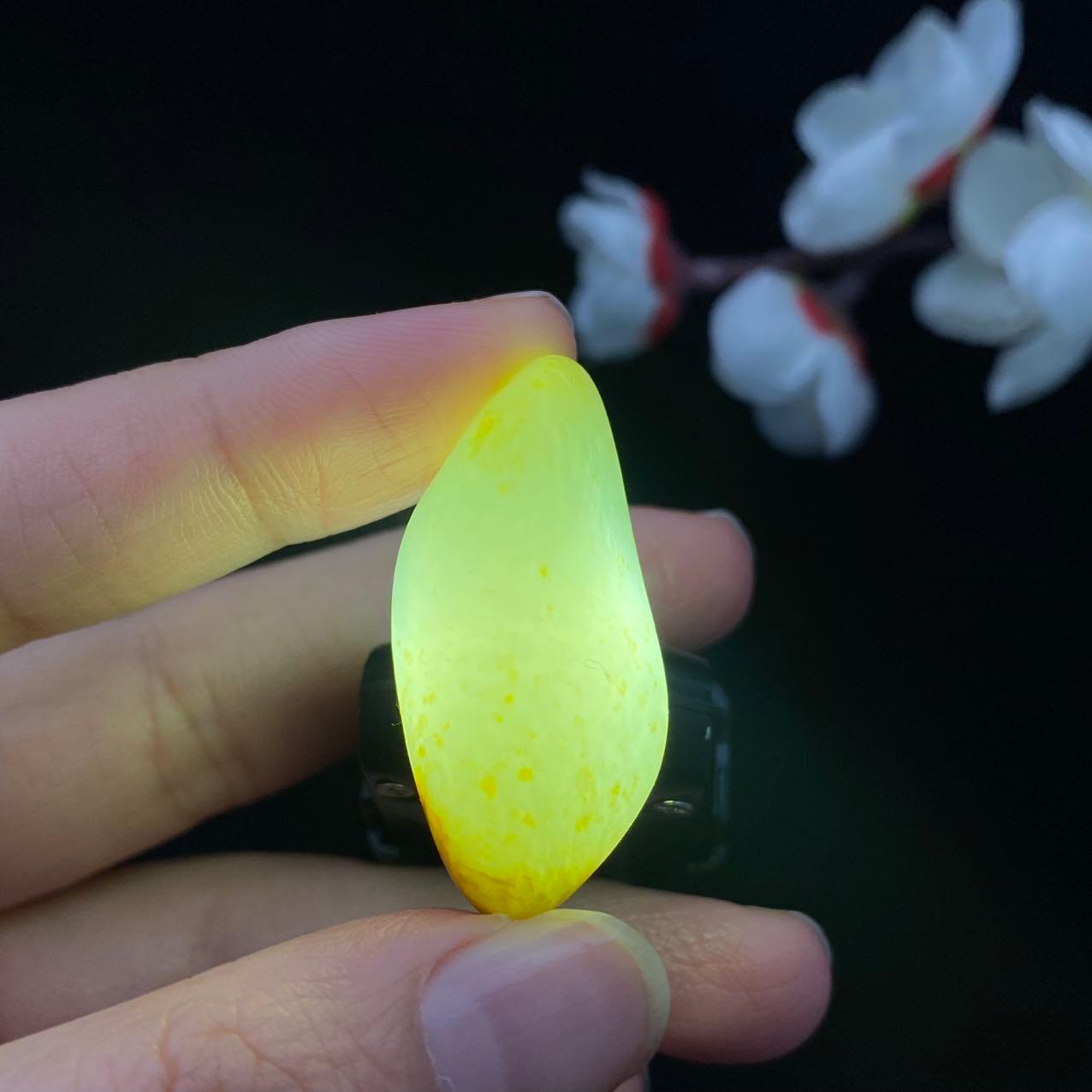 和田玉聚红皮籽料吊坠籽（12.4g）