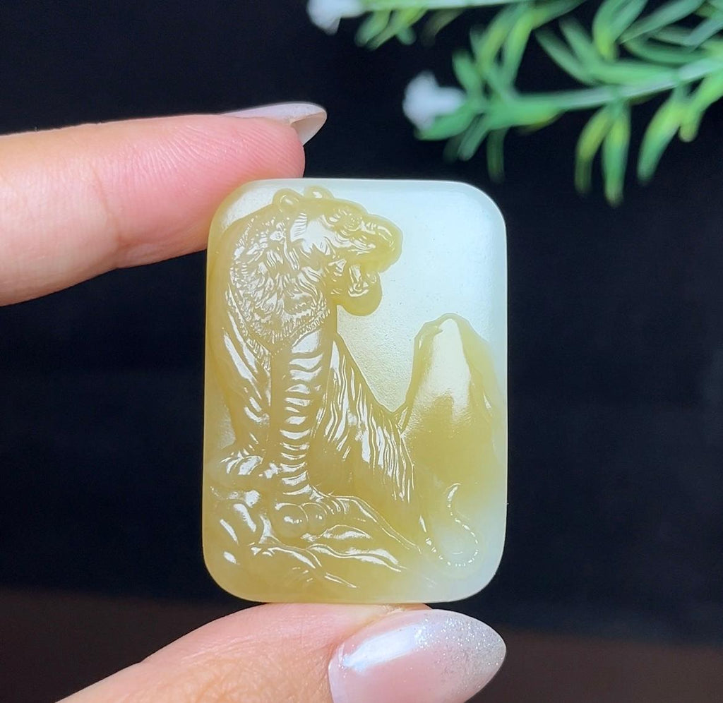 和田玉糖白上山虎牌（24.8g）