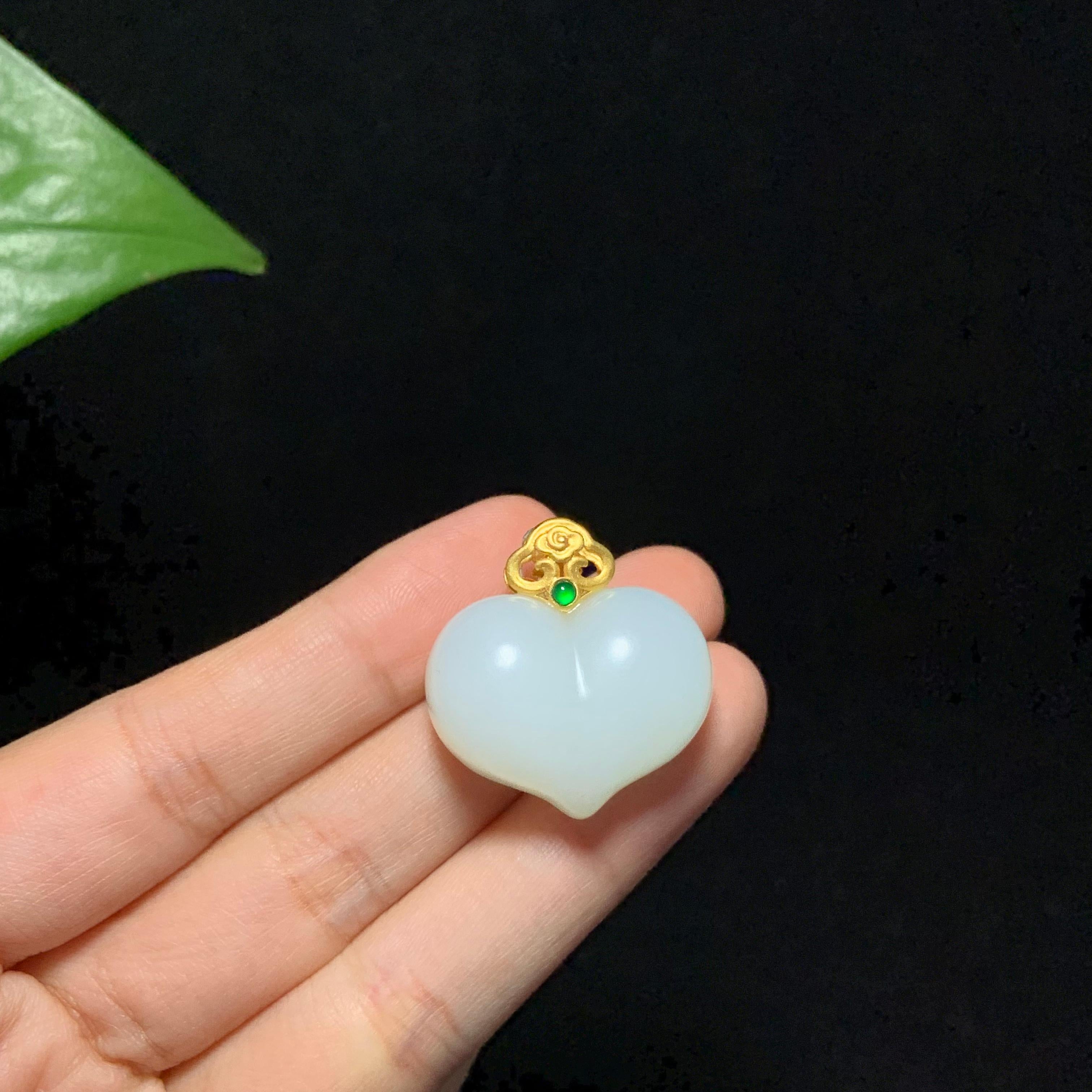 收藏级金镶玉羊脂白玉屁桃爱心挂件（12.5g）