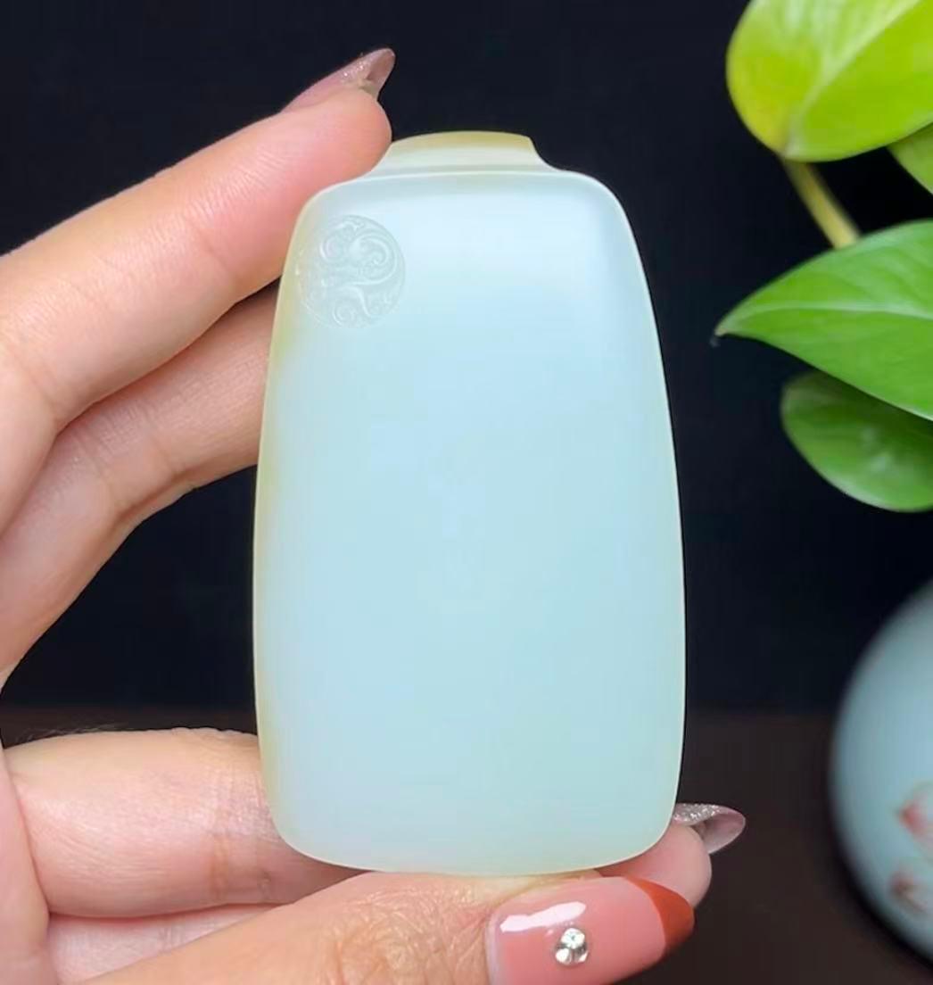 新疆和田玉且末料平安无事牌（72.9g）