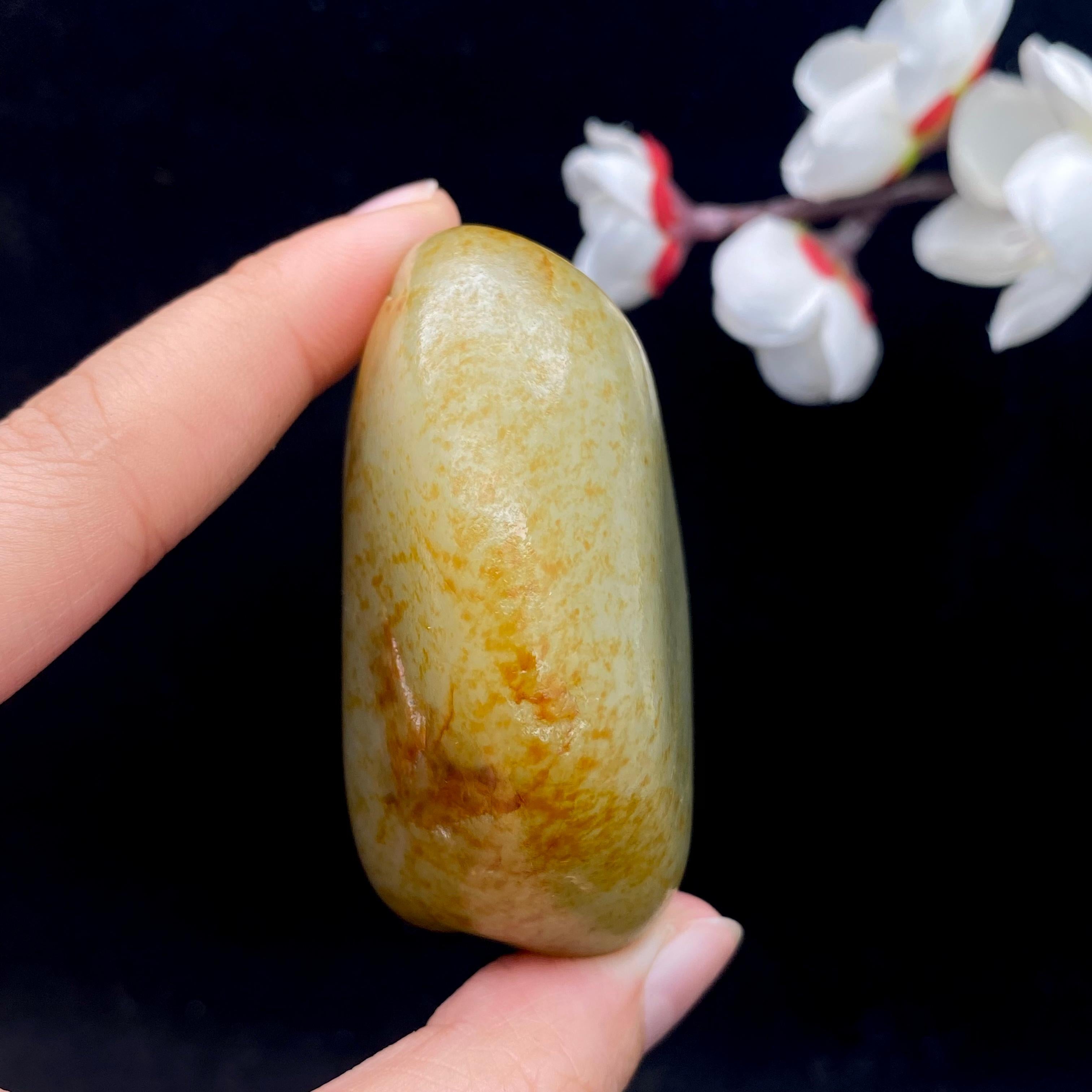 和田玉洒红皮籽料原石（118.9g）