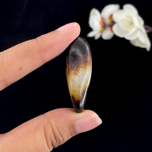 和田玉黑红皮籽料原石（18.3g）
