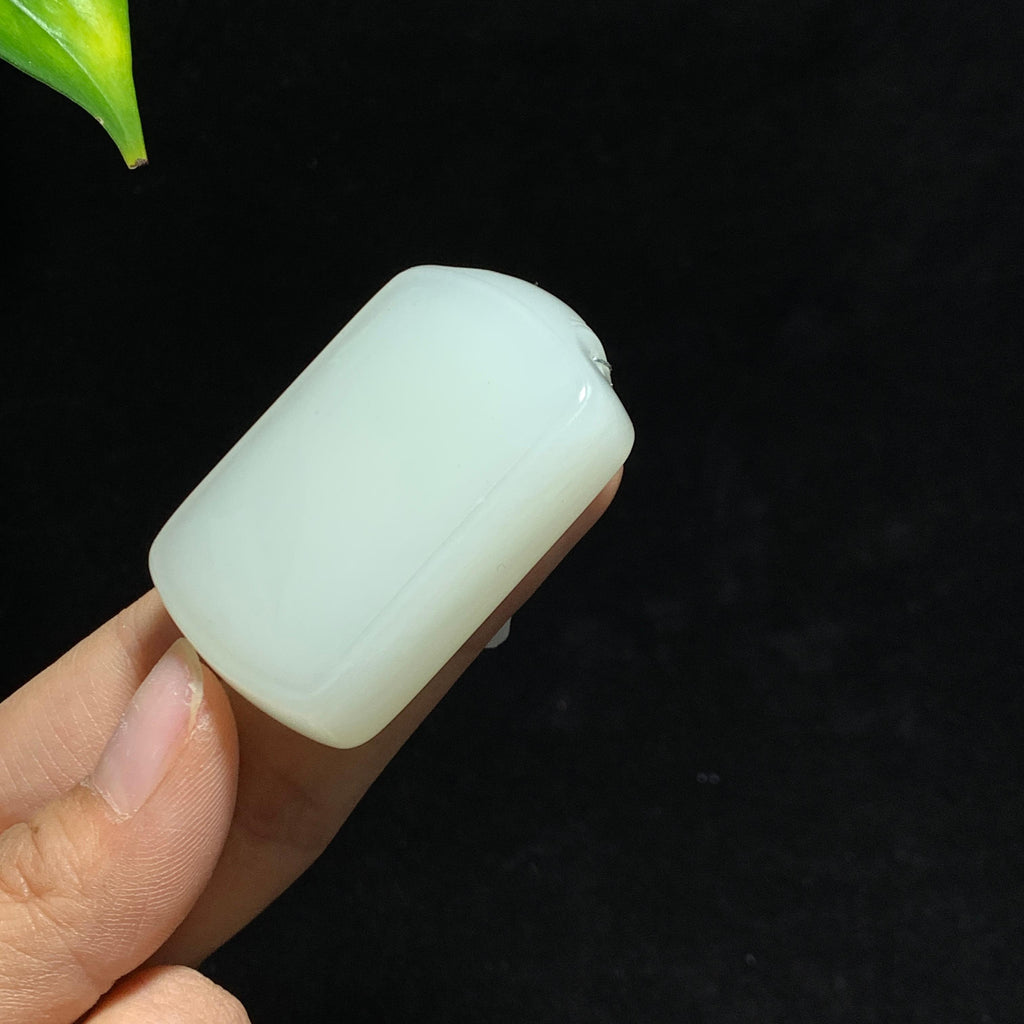 和田山料高冰底白玉无事牌（51.2g）