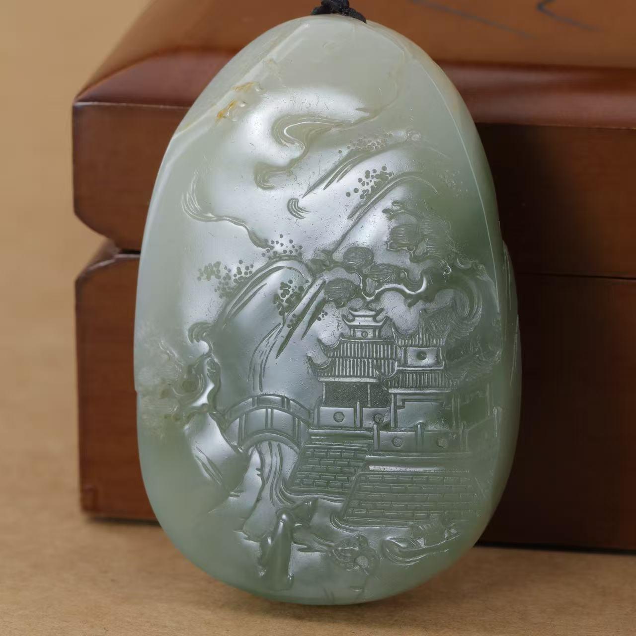 和田玉青玉籽料山水牌吊坠（61.3g）