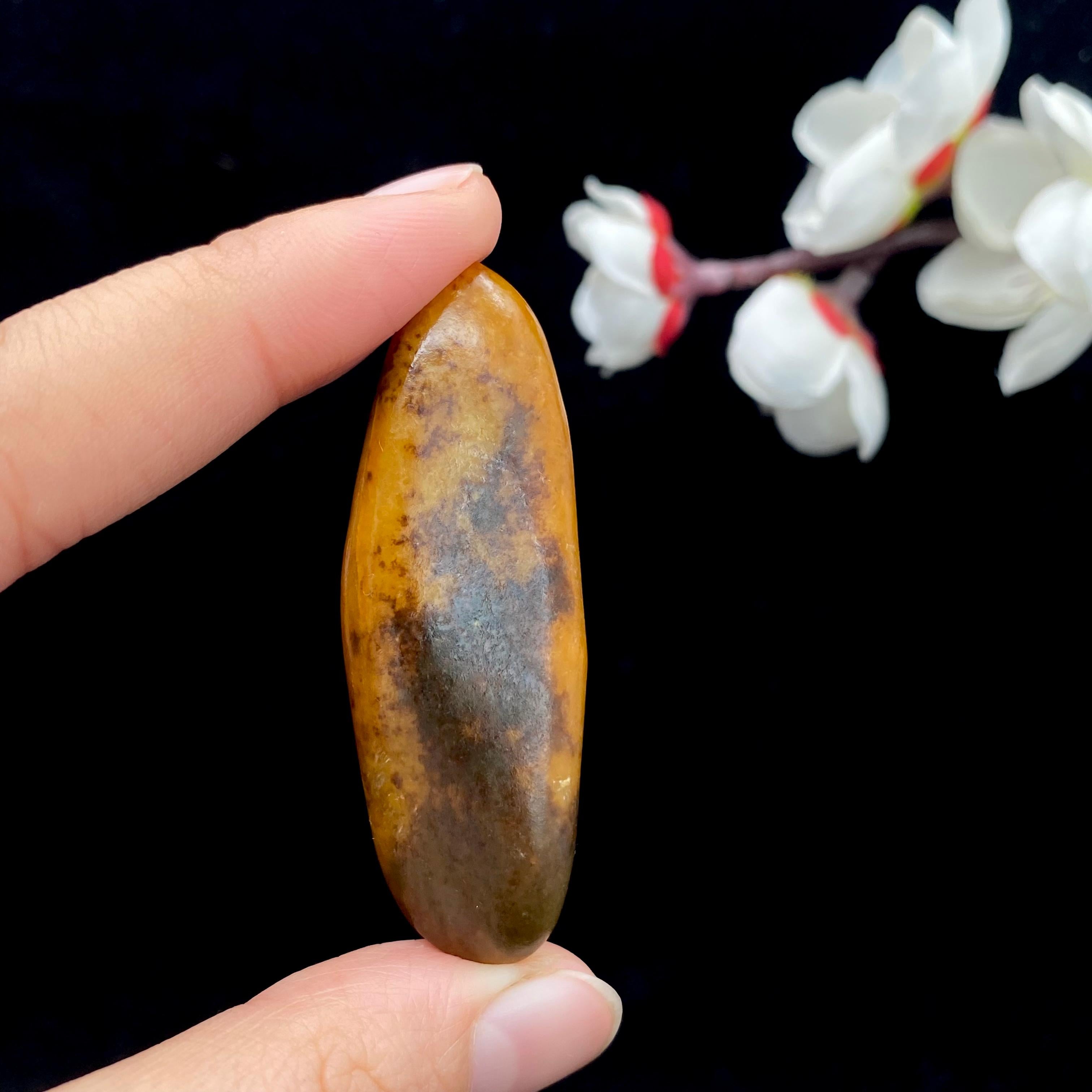 【超值推荐】和田玉黄沁皮籽料原石（19.7g）