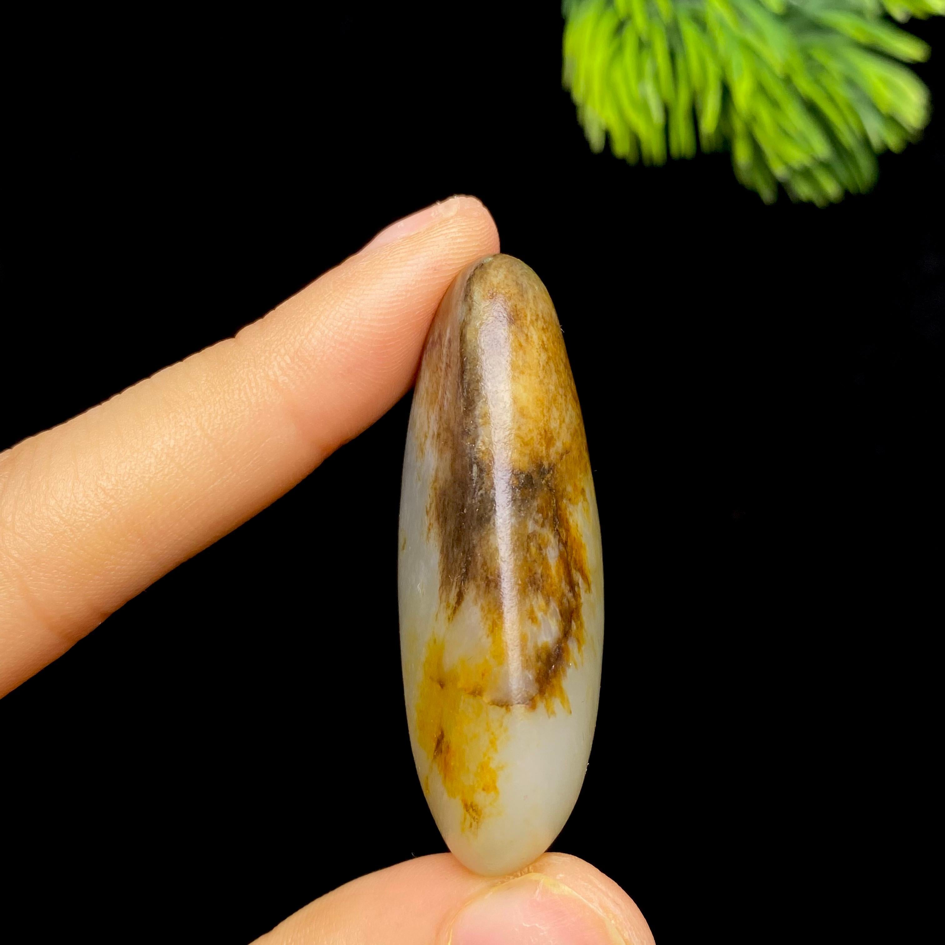 【超值推荐】和田玉秋梨皮籽料（21.2g）