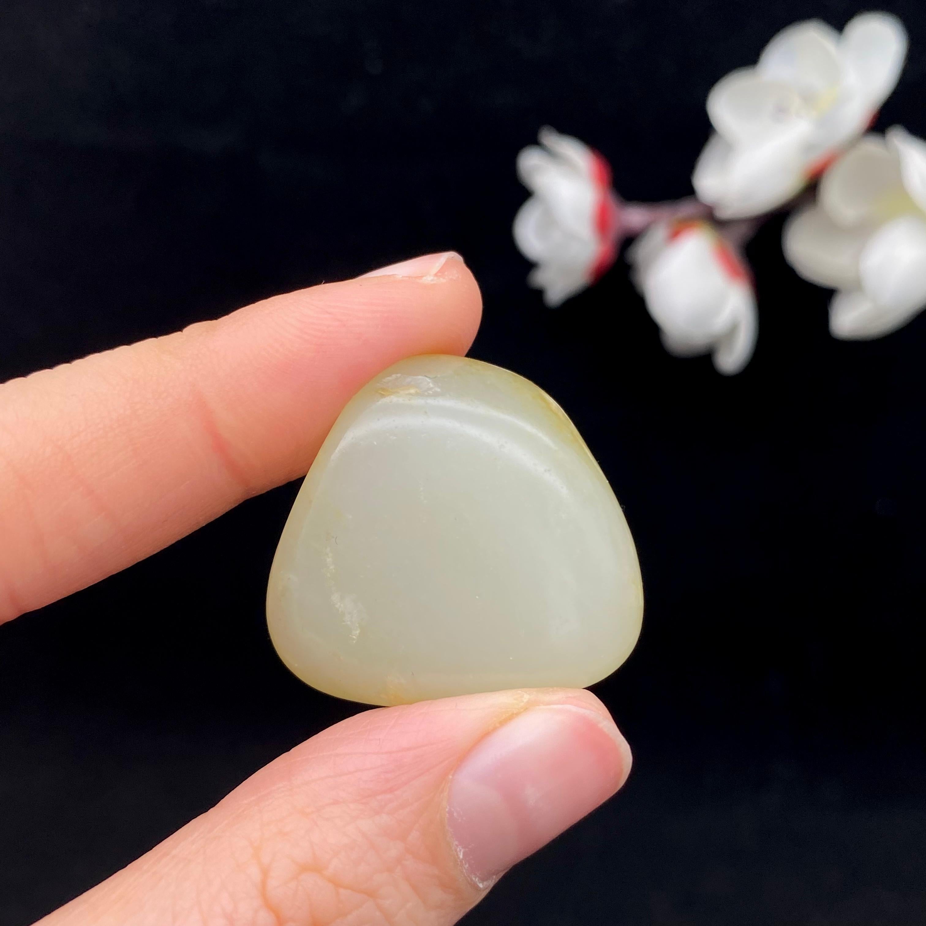 和田玉黄皮籽料原石（13.9g） – 厚德载玉