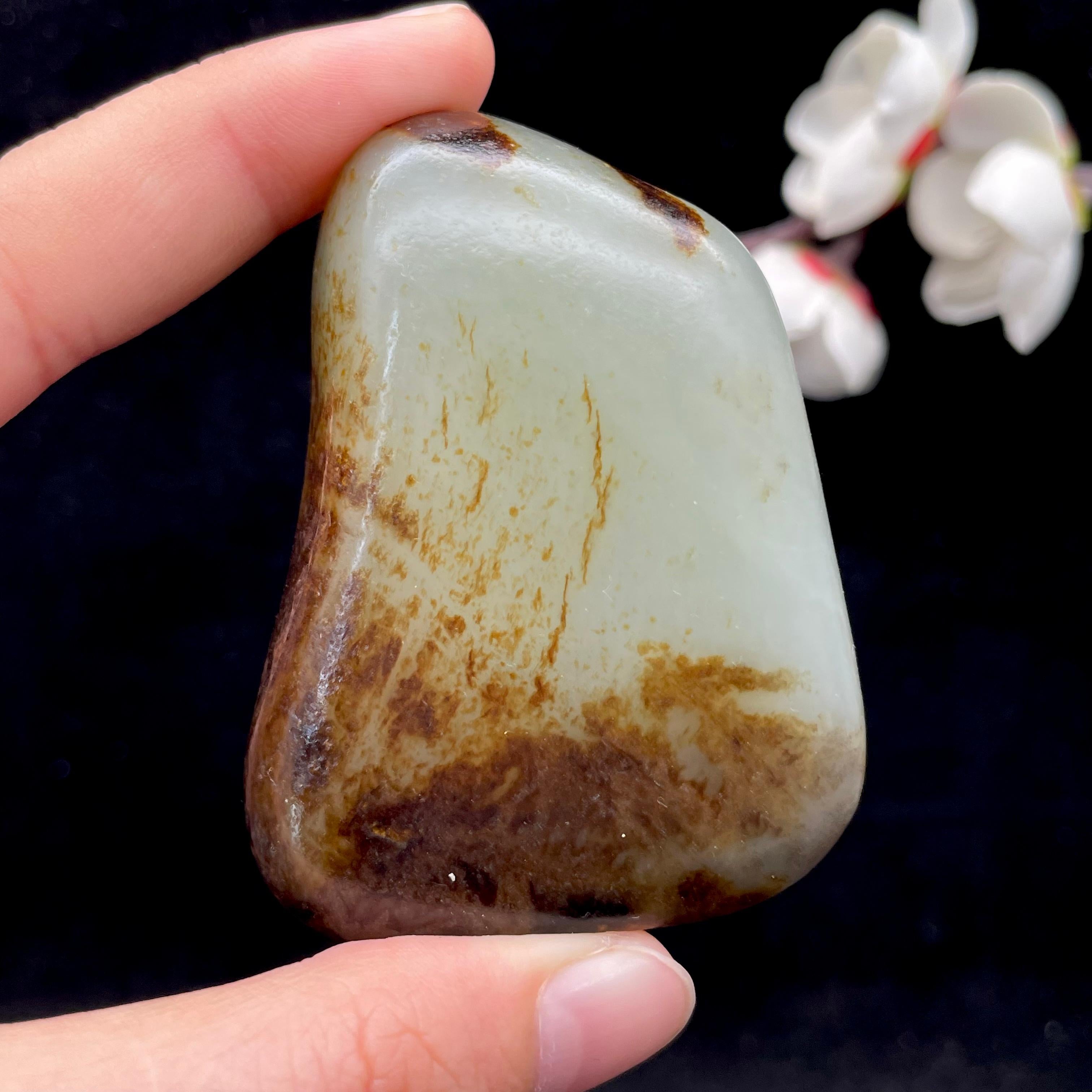 和田玉秋梨皮籽料手把件（102.5g）