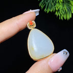 和田玉白玉洒金皮18k镶金籽料原石吊坠（10.8g）