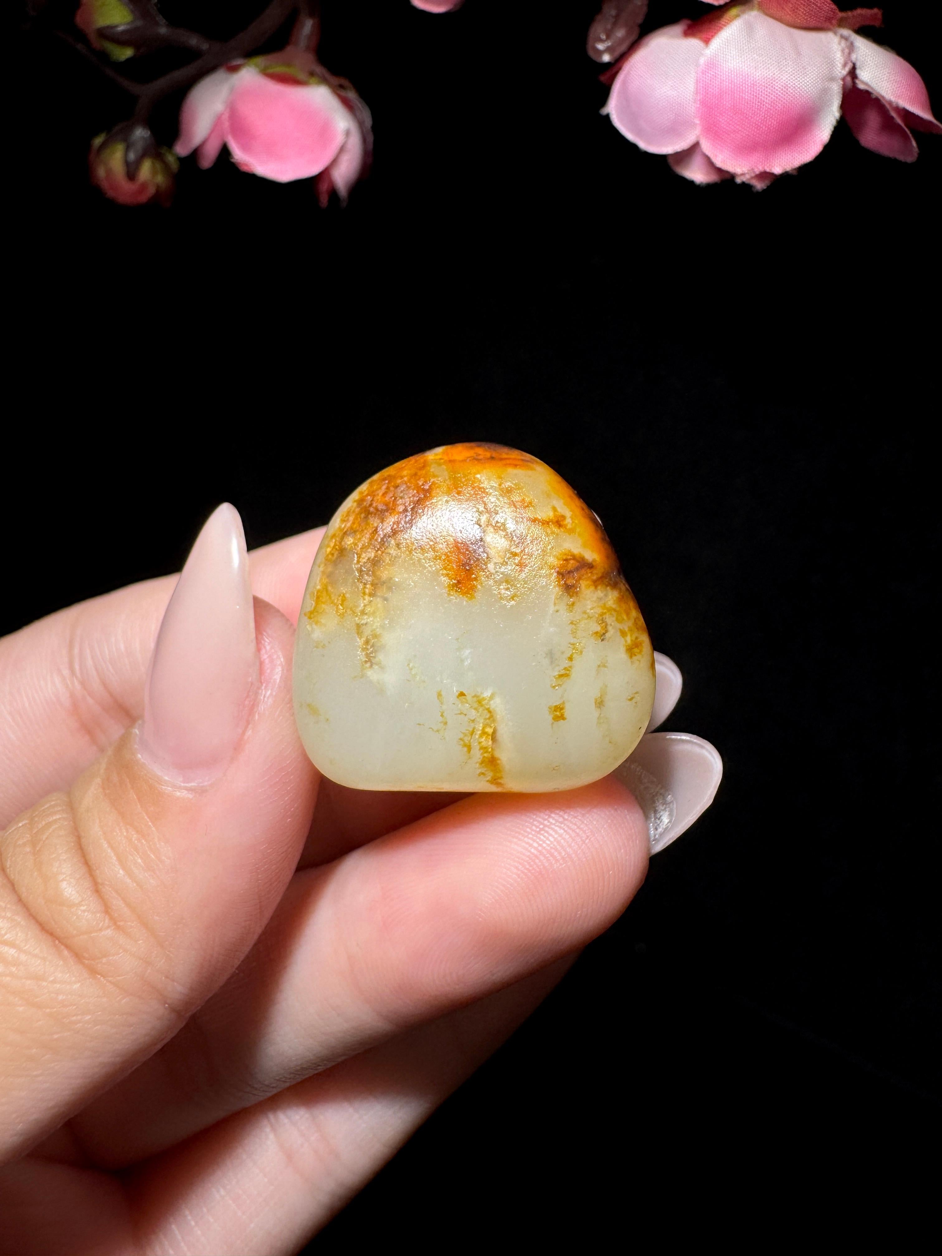 和田玉红皮籽料原石（16.2g）