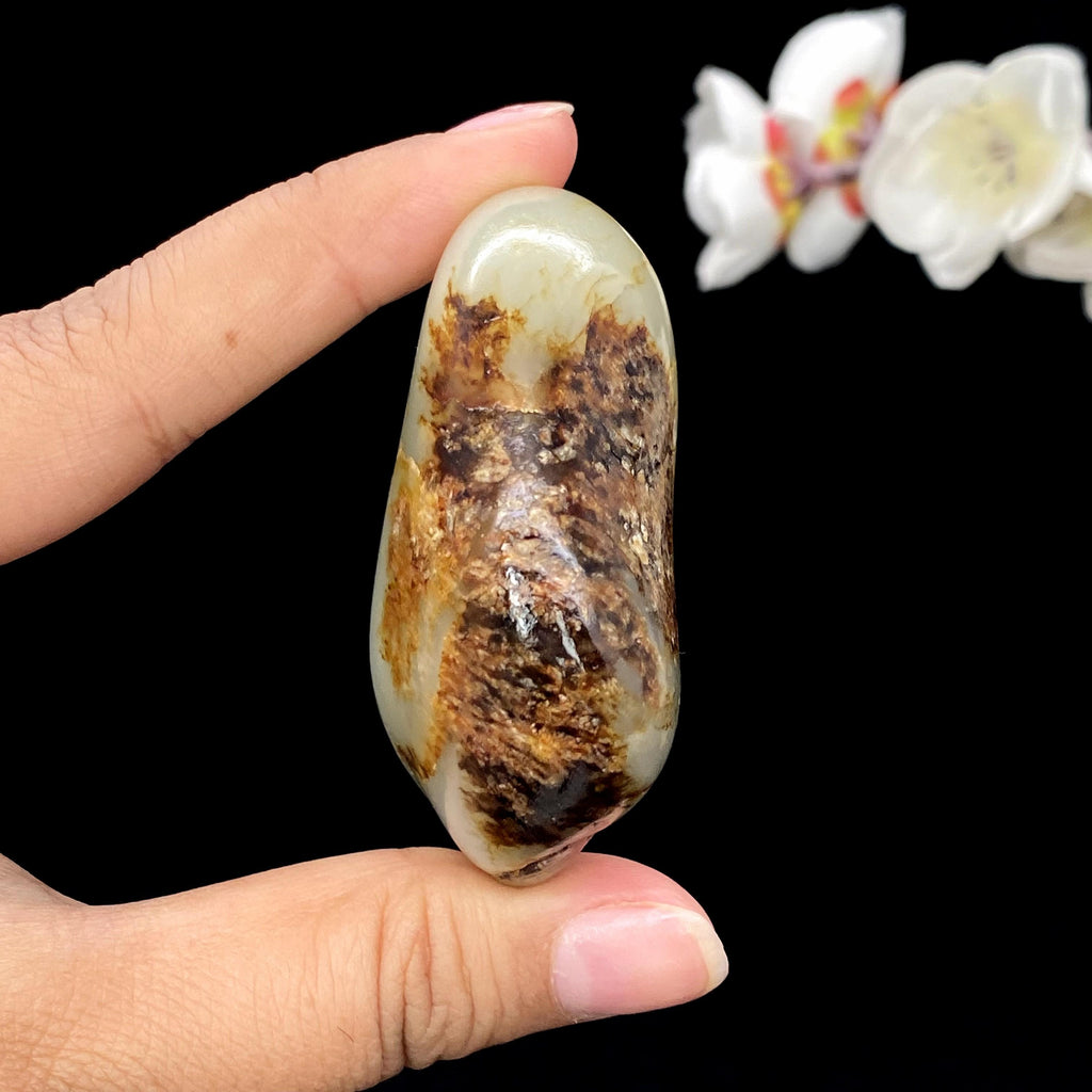 和田玉白玉带黄皮籽料手把件（108.1g）