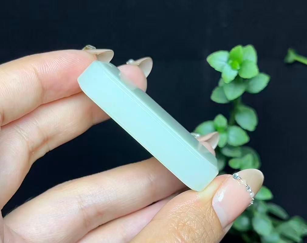 和田玉且末料平安无事牌（35.6g）
