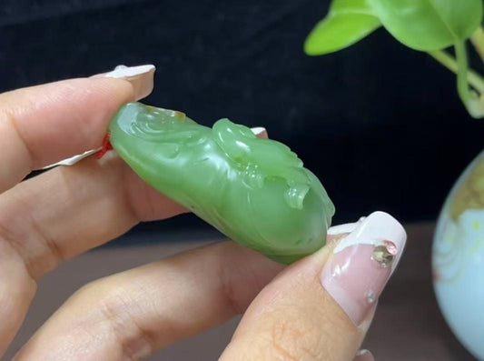 和田玉苹果绿碧玉喜上眉梢（28.3g）