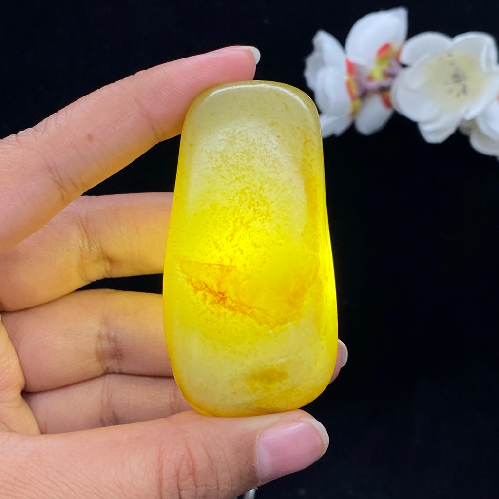 和田玉洒红皮籽料牌型手把件（82.5g）