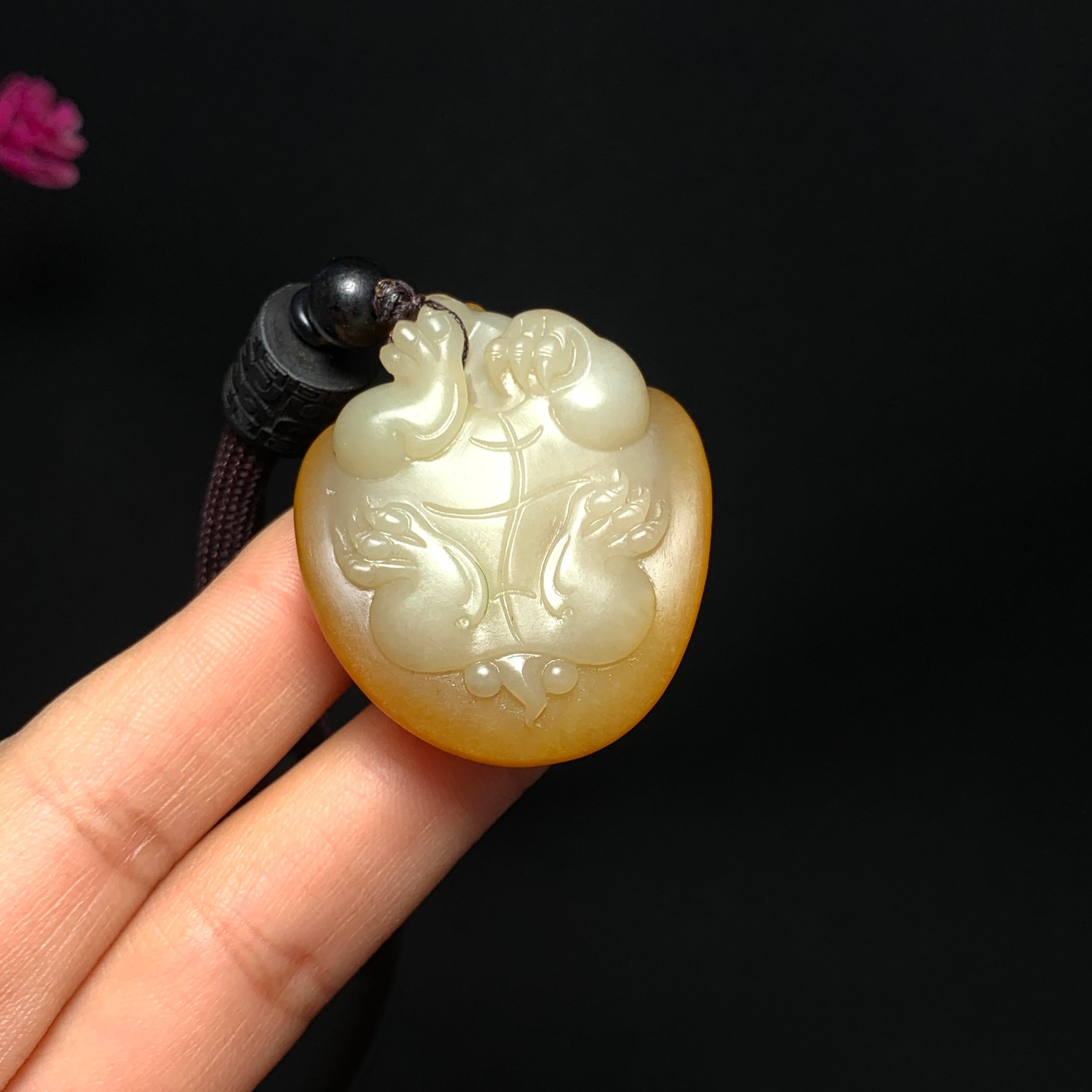 收藏级和田籽料黄沁皮玉龙龟（35.0g） – 厚德载玉