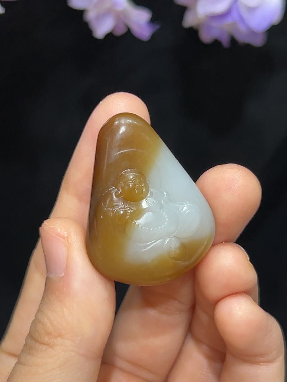 和田玉新疆且末料糖羊脂玉弥勒笑佛（15.5g）