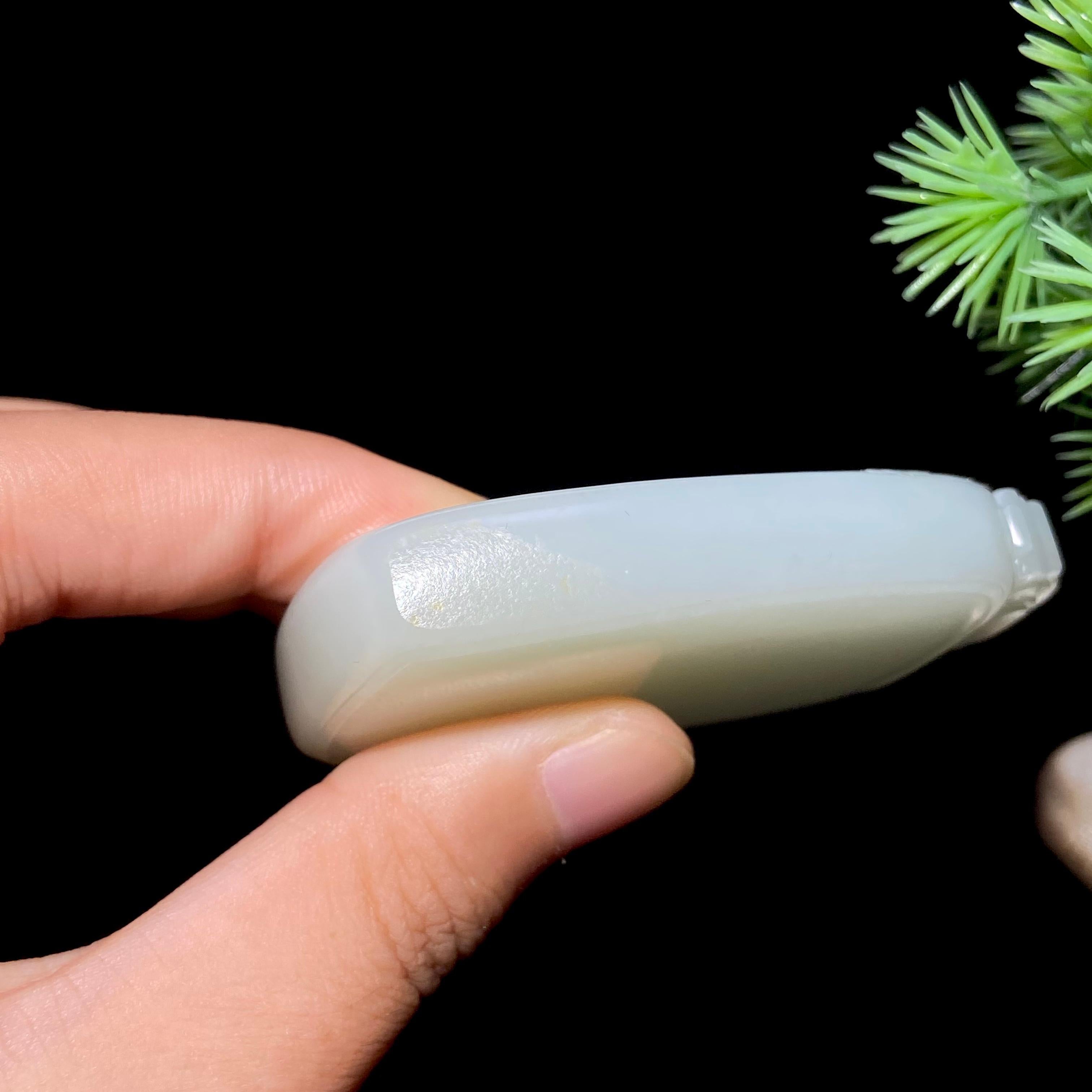 和田玉籽料无事牌（65.2g）