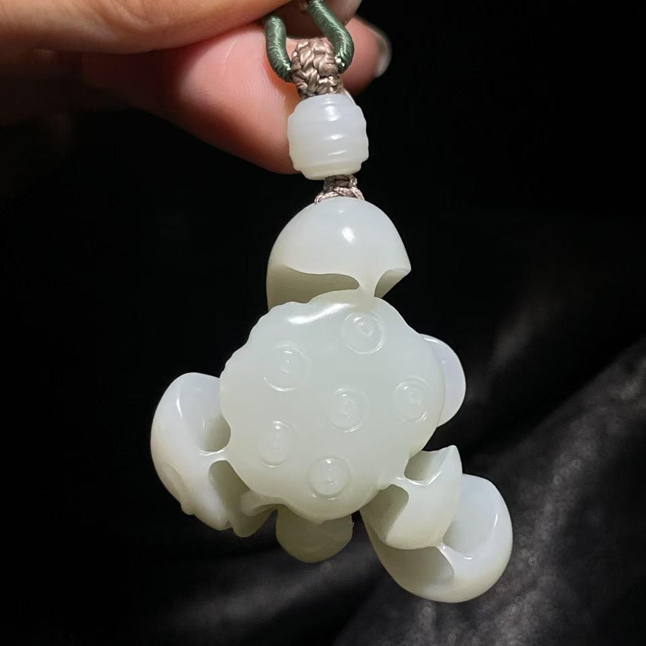 和田玉且末米达料白玉莲韵（26.5g）