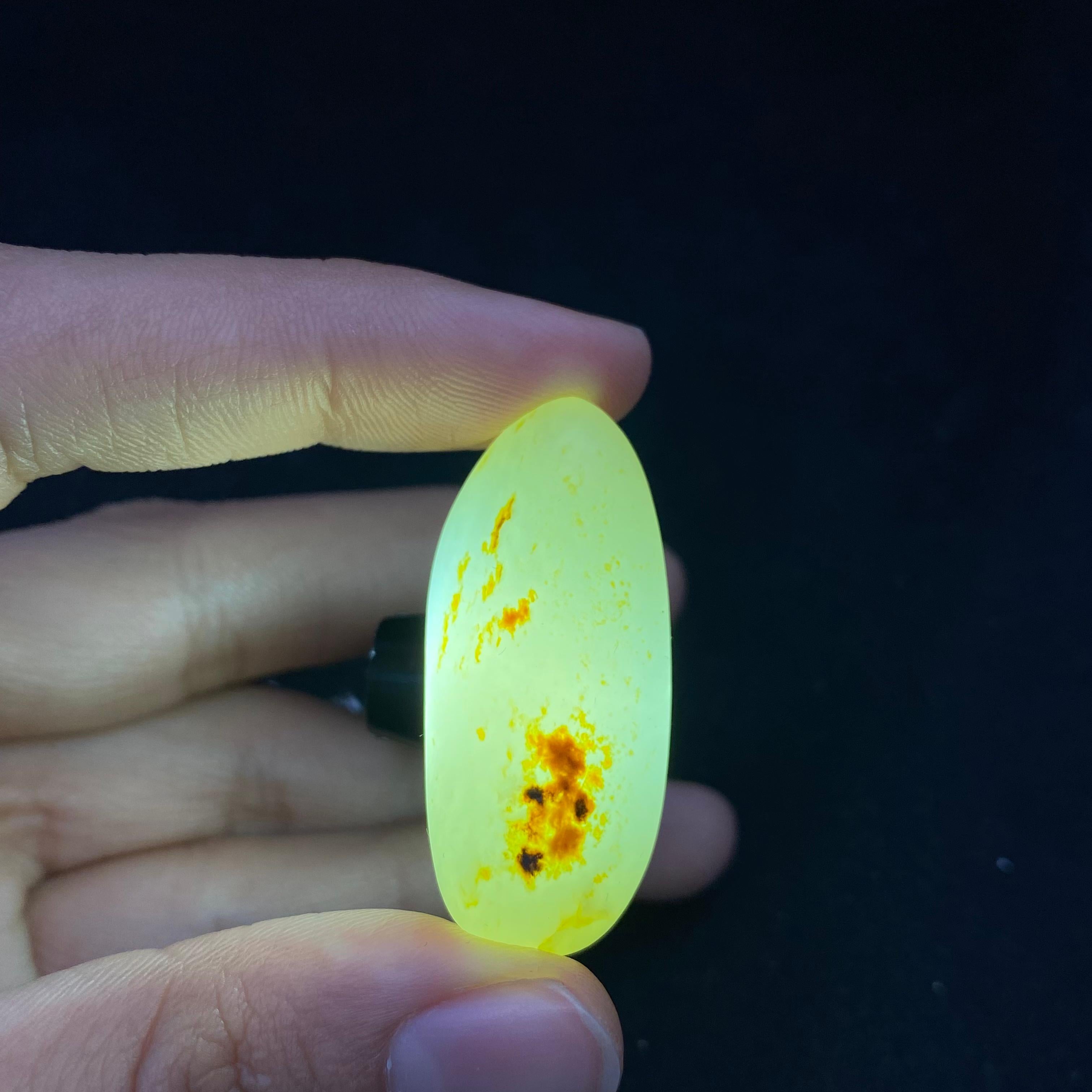 和田玉洒金皮籽料原石（16.1g）