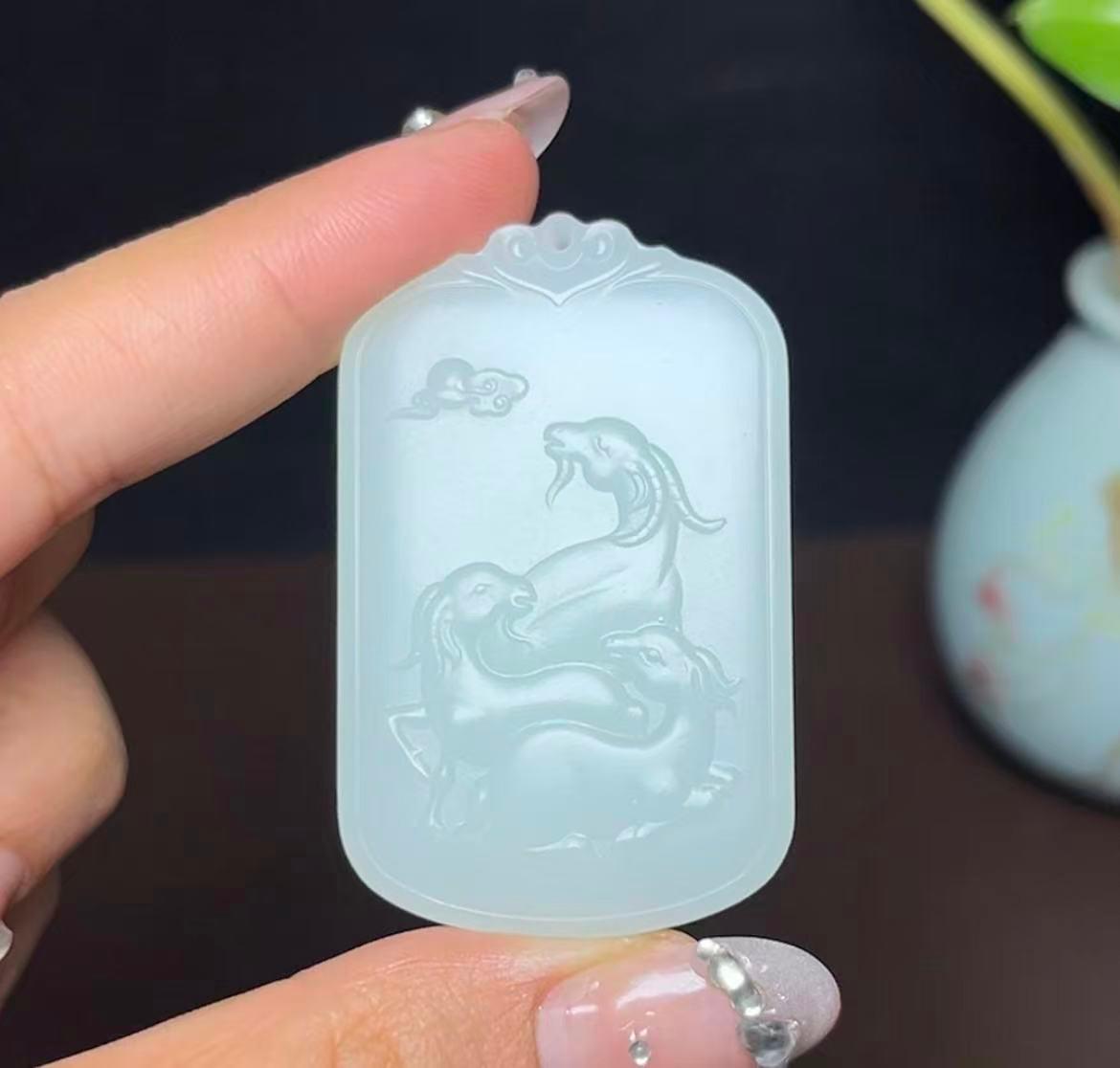 精品和田羊脂玉生肖羊三阳开泰（35.5g）