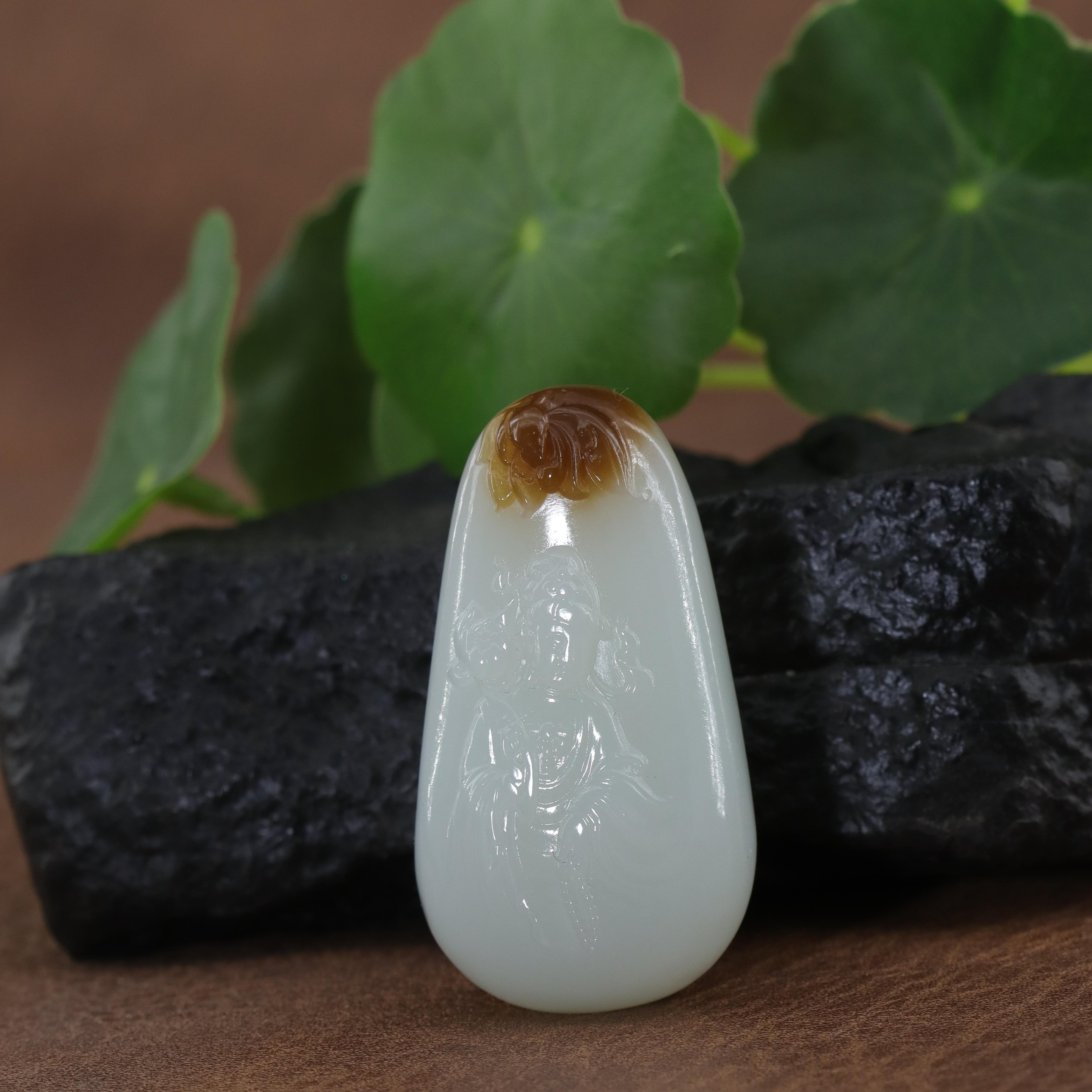 和田玉糖白玉大势至菩萨随形挂坠（31.2g）