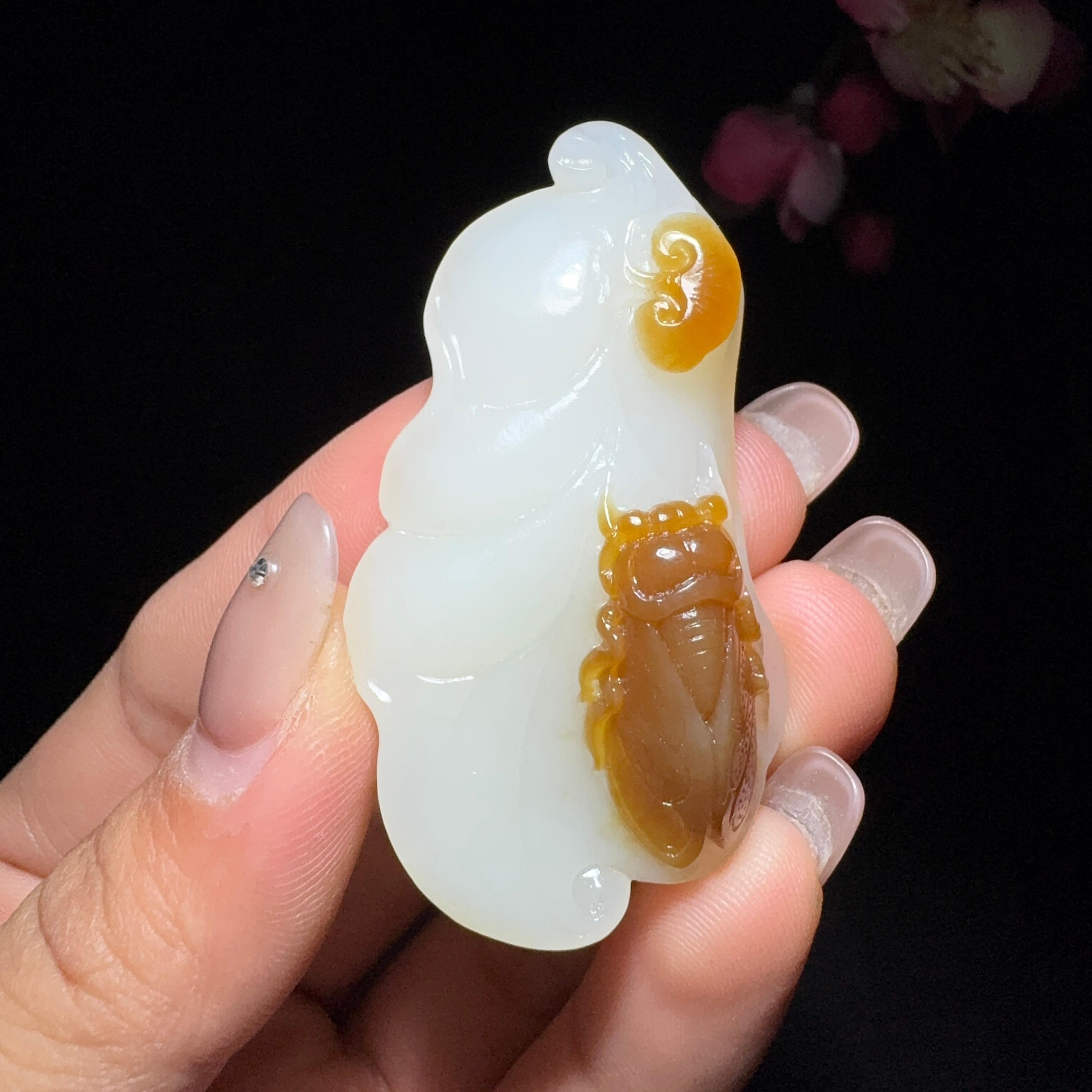和田玉糖白挂件一夜成名（20.2g）