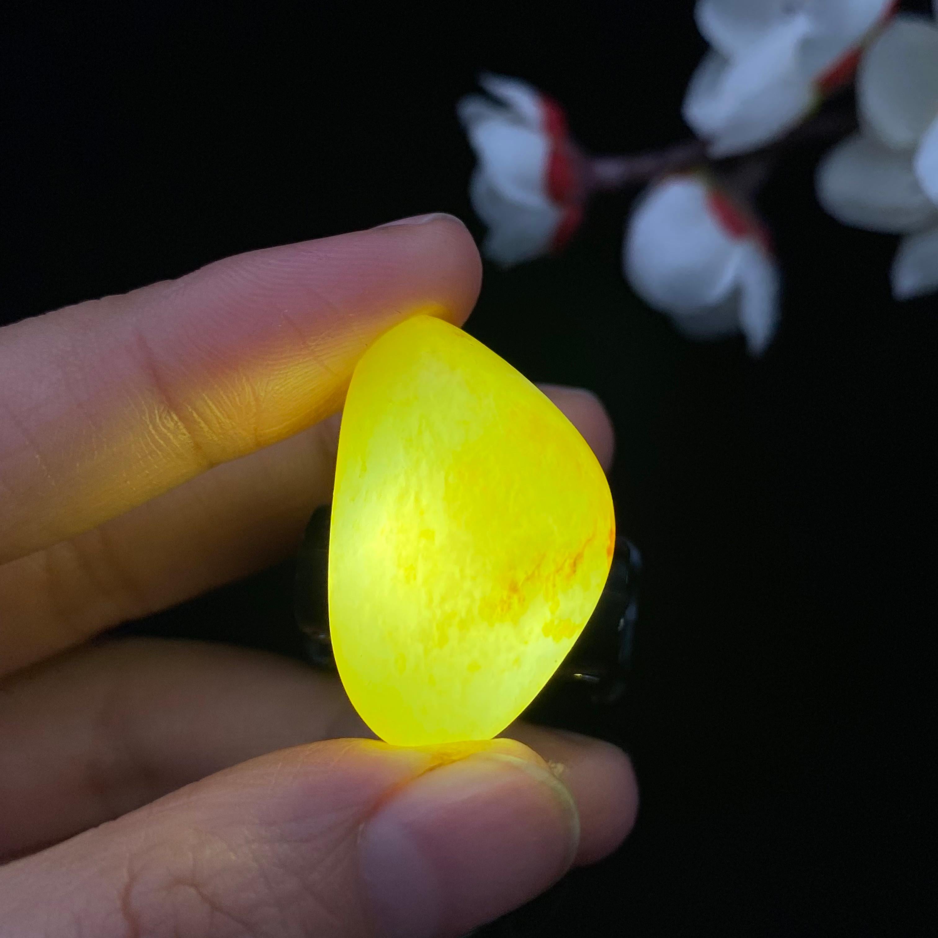 【超值推荐】和田玉洒金皮籽料原石（8.4g）