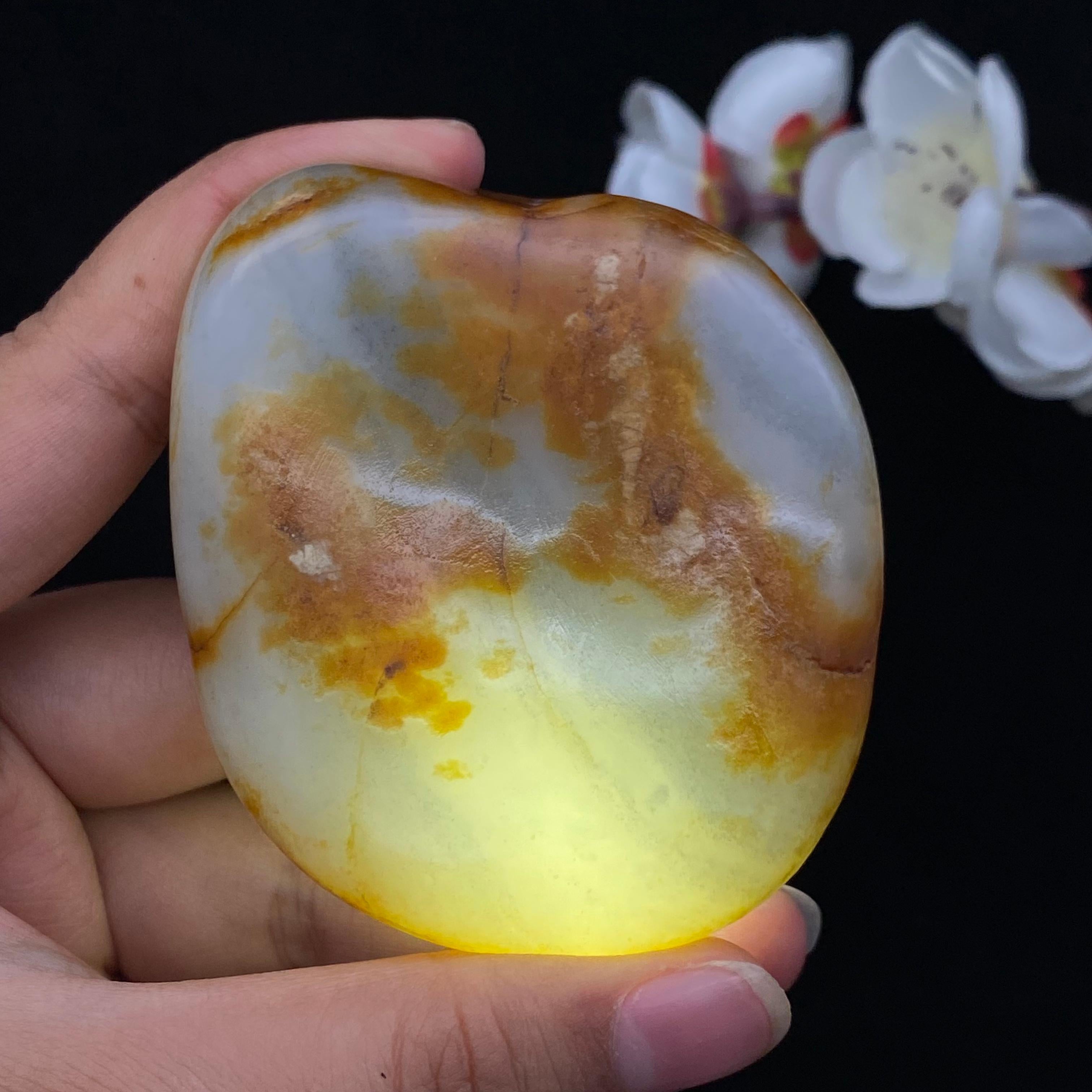 和田玉聚黄皮青花底籽料手把件（168.1g）