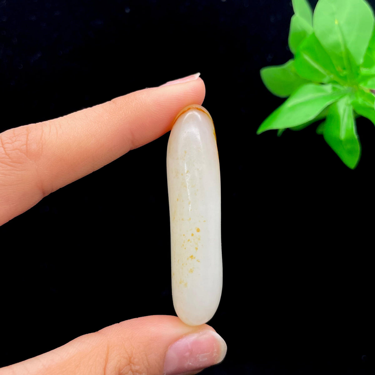 和田玉黄皮籽料大挂件（55g）
