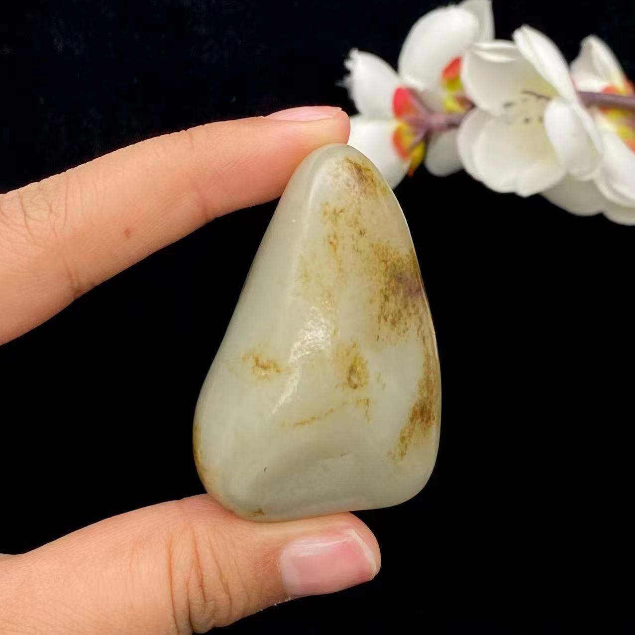和田玉秋梨皮籽料手把件（65.3g）