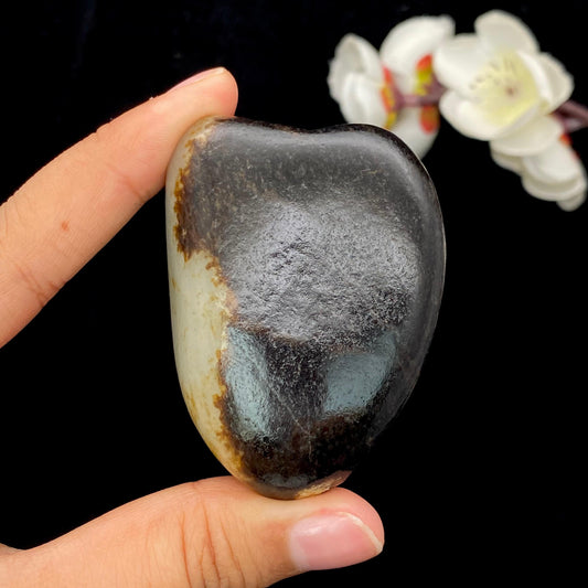 和田玉黑红皮籽料手把件（112.9g）