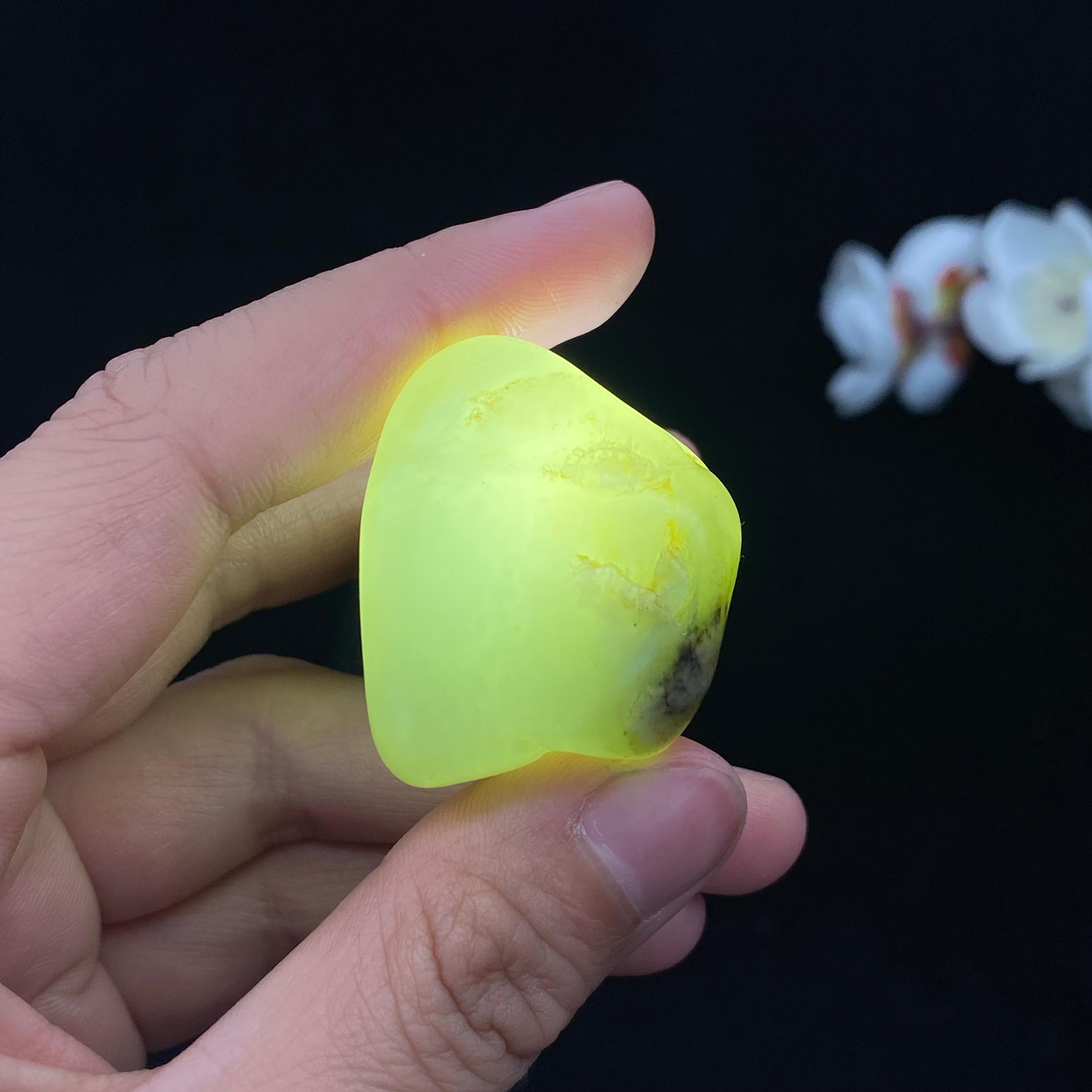 【超值推荐】和田玉青白玉籽料原石（24.4g）