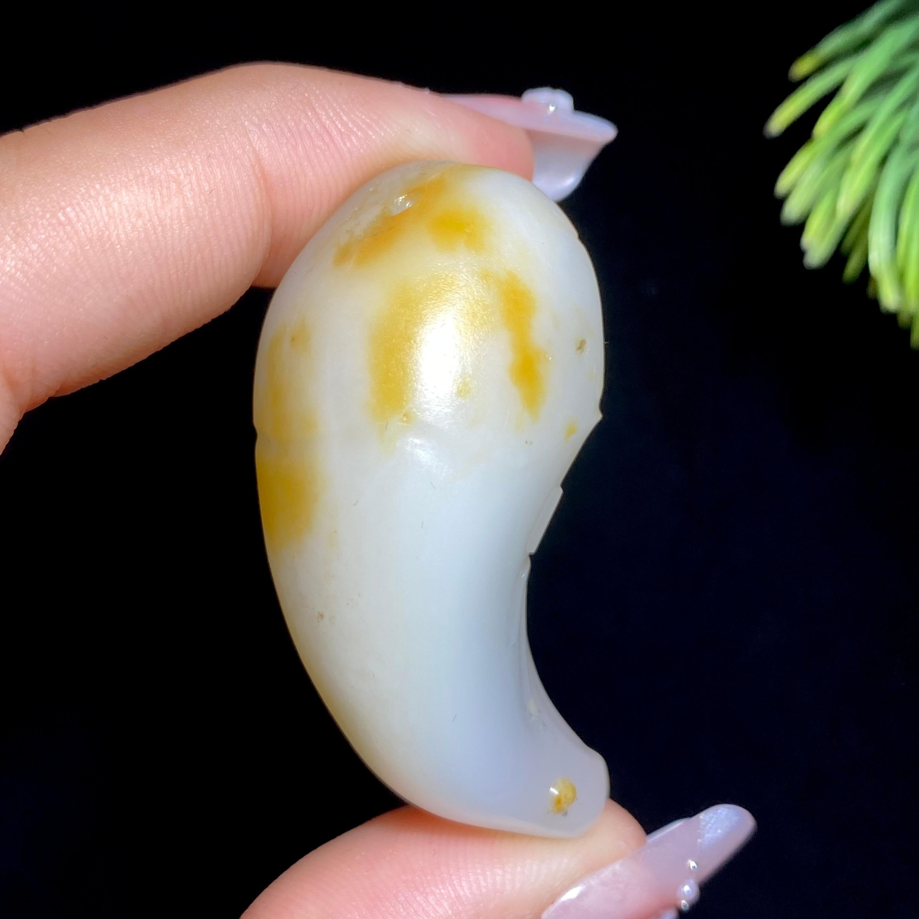 和田玉籽料狼牙（26.9g）
