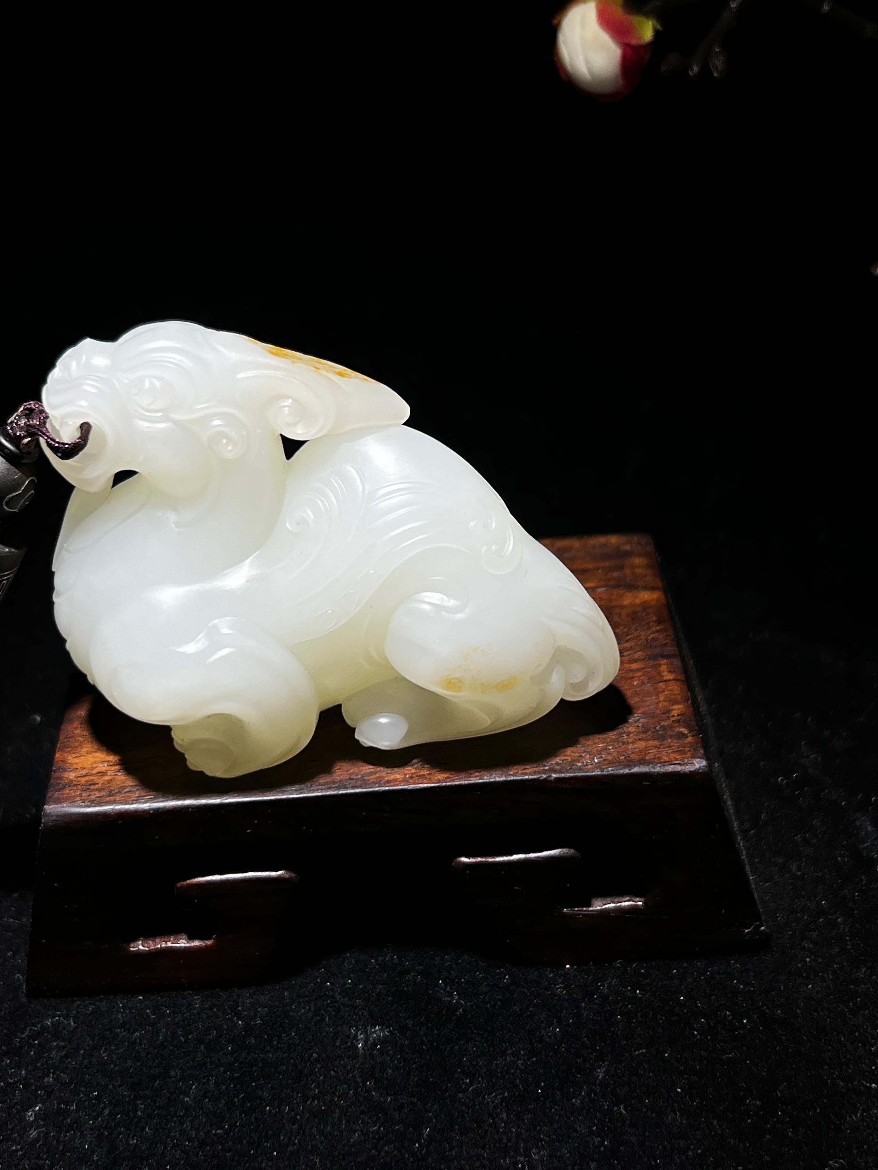 和田籽玉貔貅手把件（105.2g） – 厚德载玉