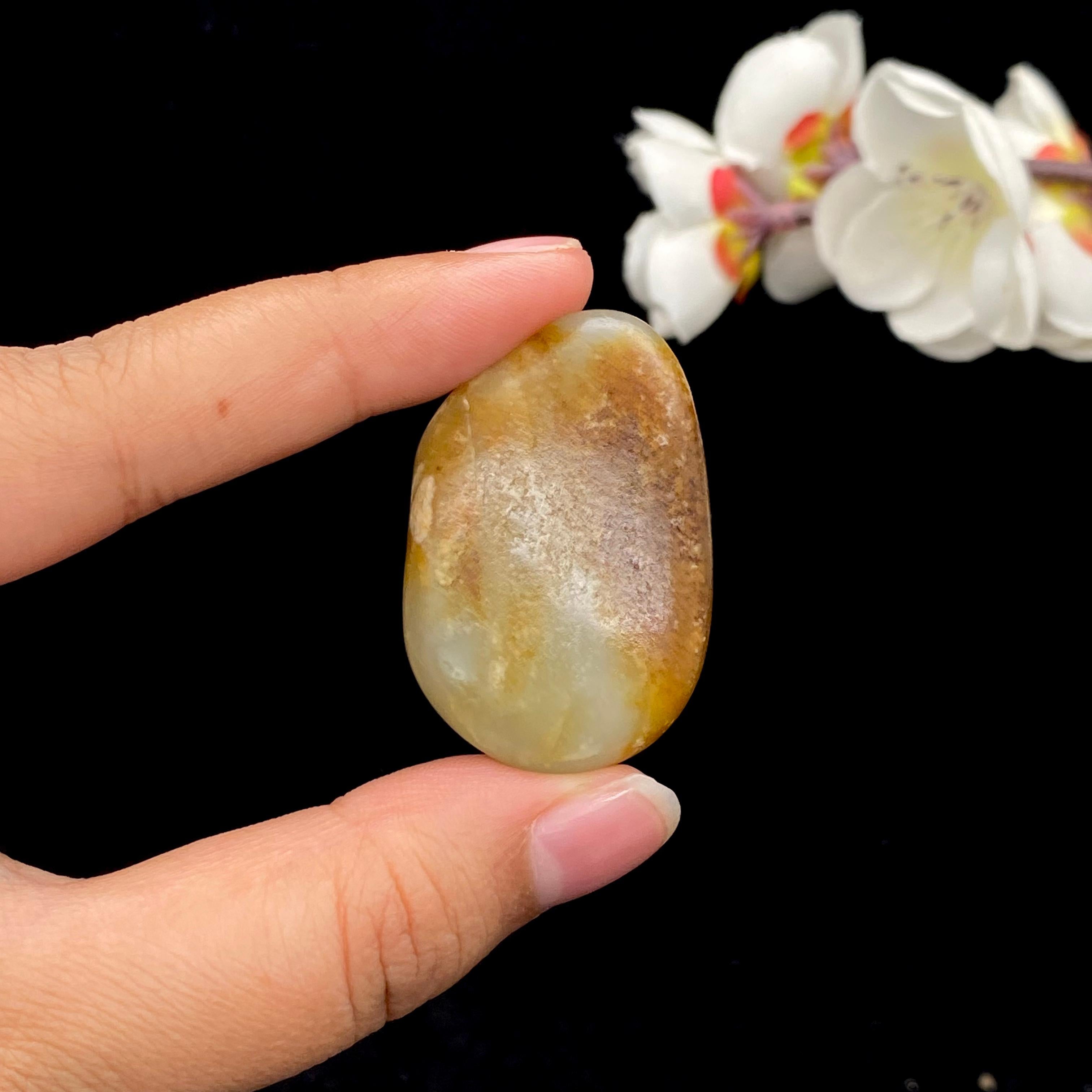 【超值推荐】和田玉聚黄皮籽料挂件（29.2g）