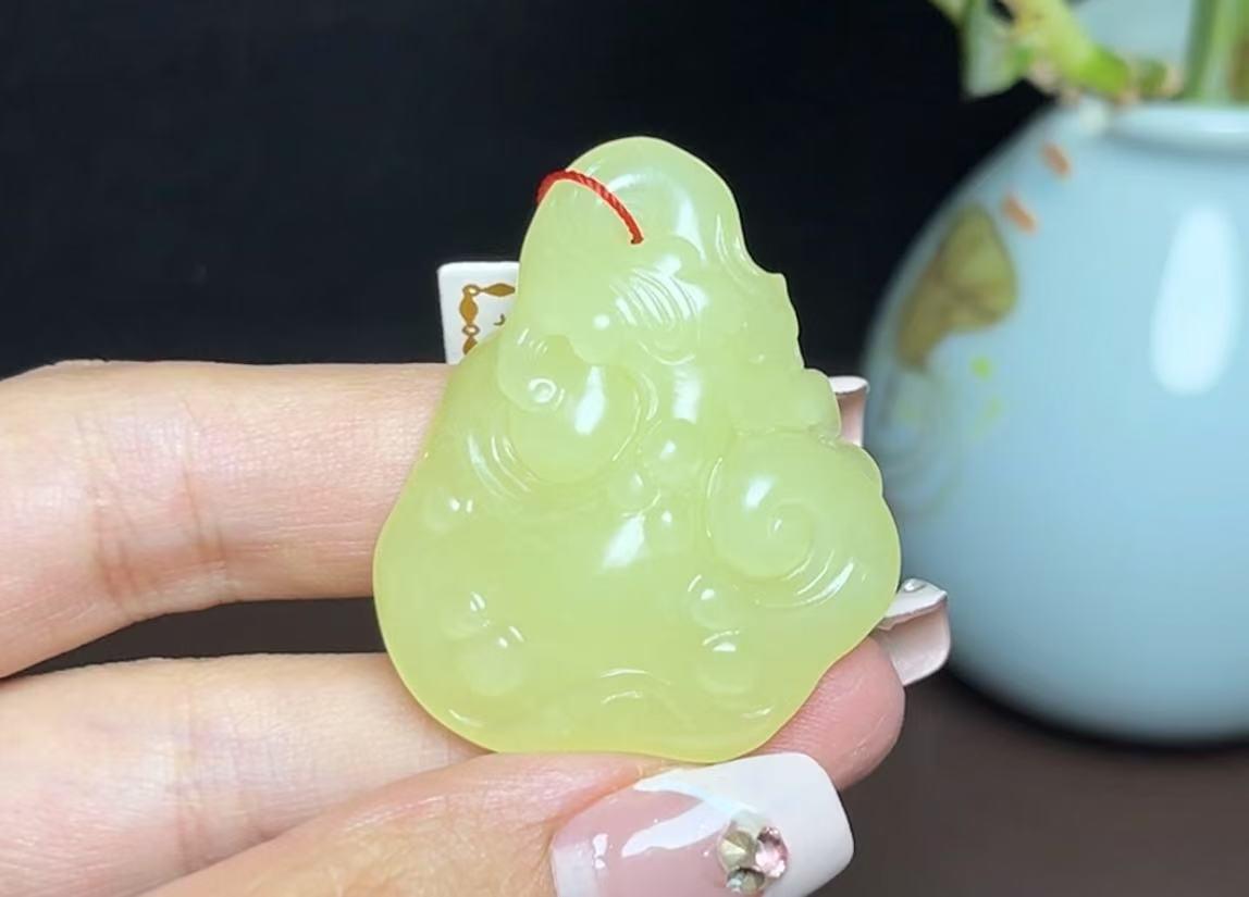 新疆和田玉若羌黄口料灵芝玉如意（19.1g）