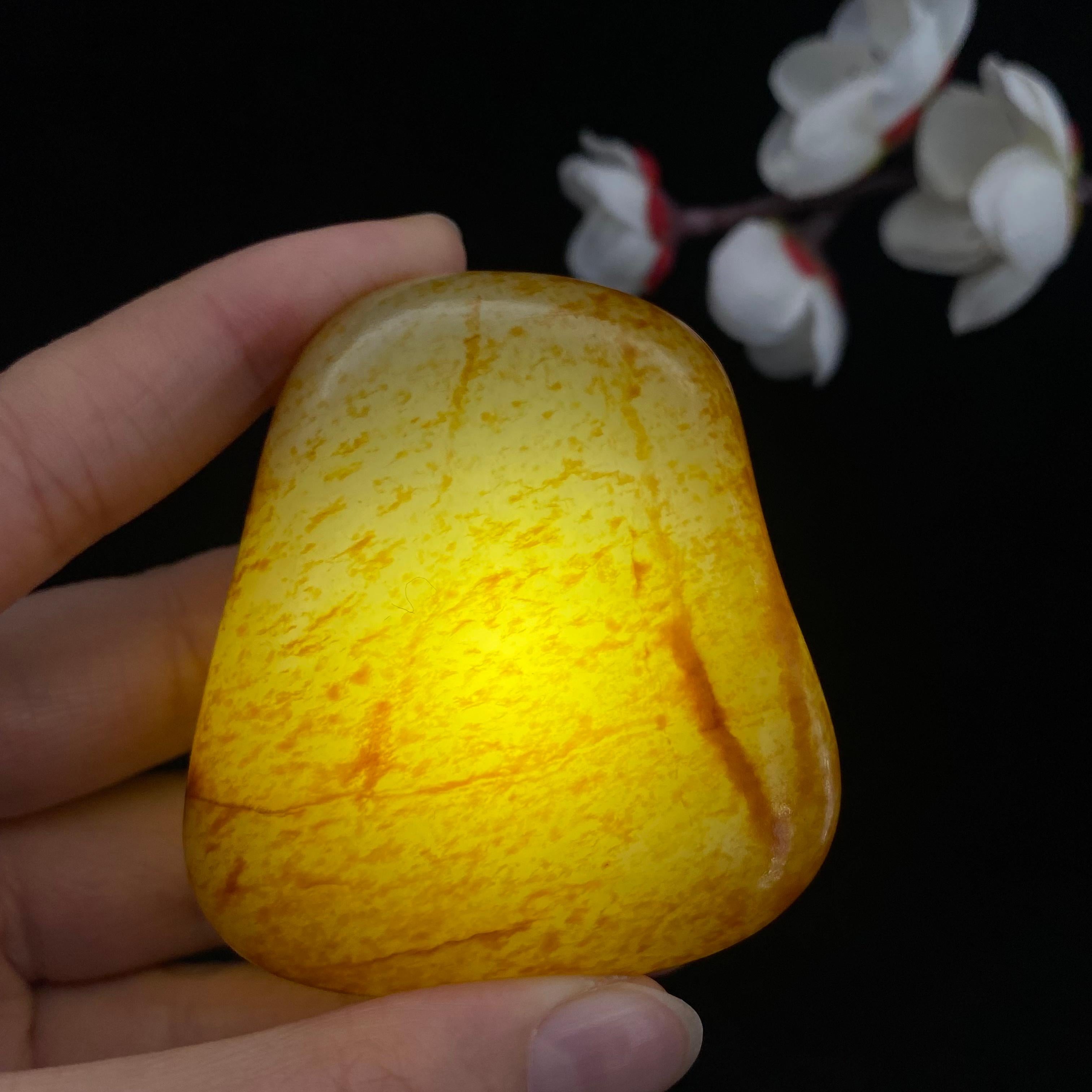 和田玉满洒红皮籽料原石（103.7g）