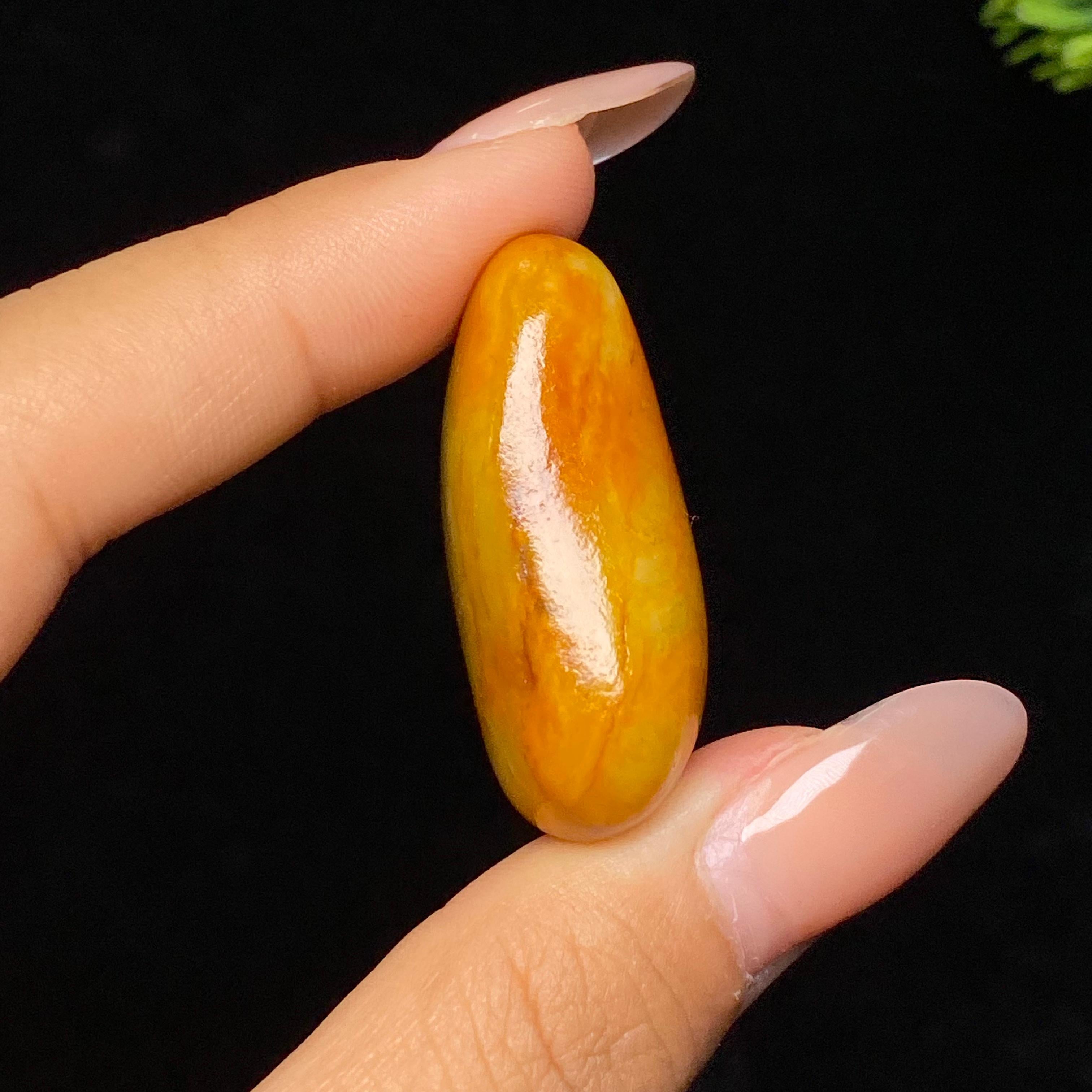 和田玉黄沁皮籽料（23.64g）