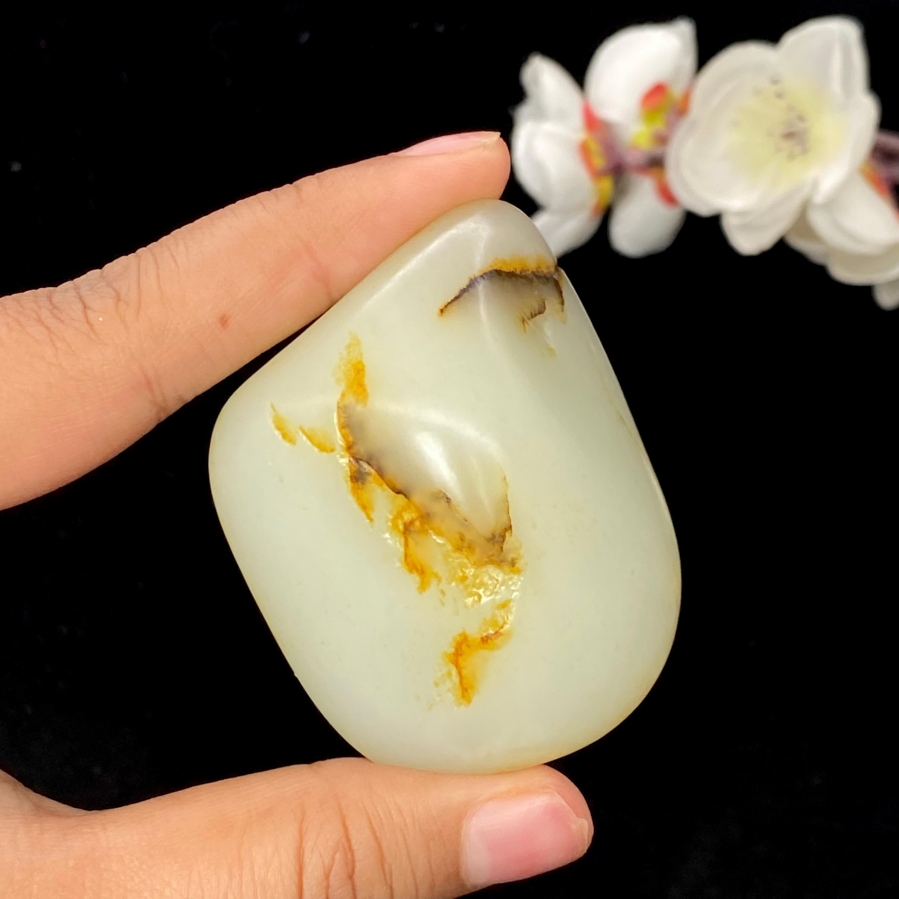 和田玉洒金皮籽料手把件（104.9g）