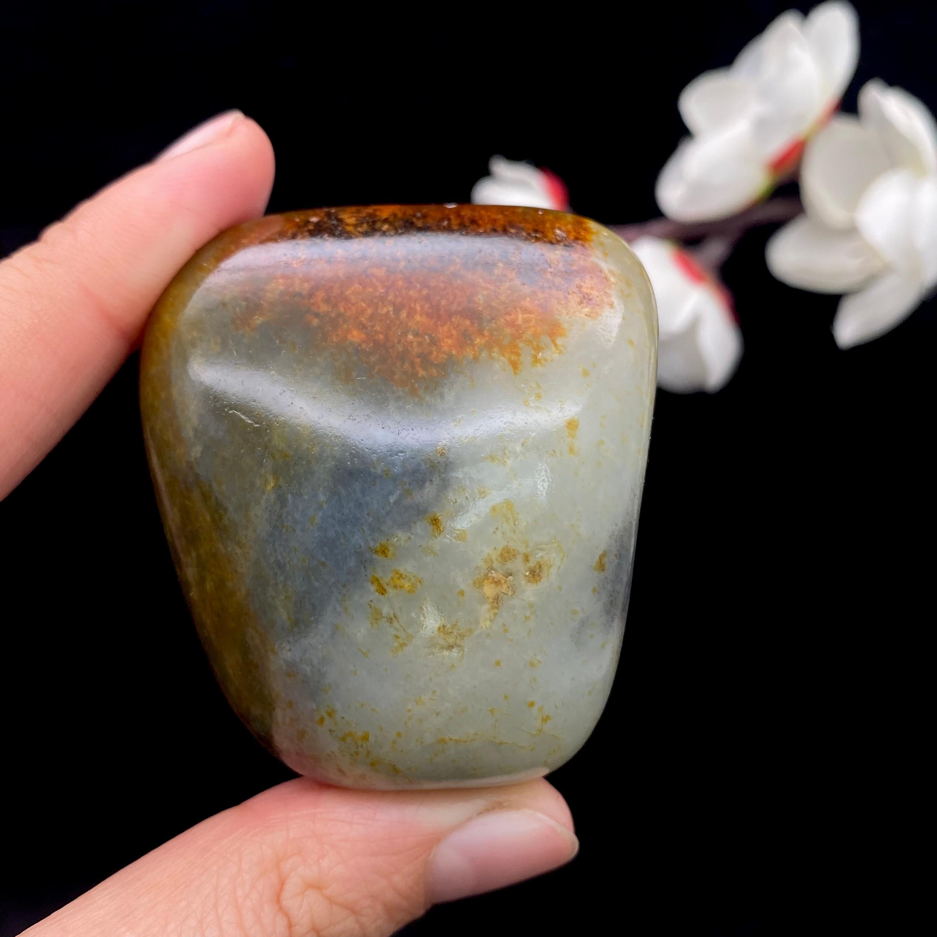 和田玉聚红皮青花籽料原石（96g）