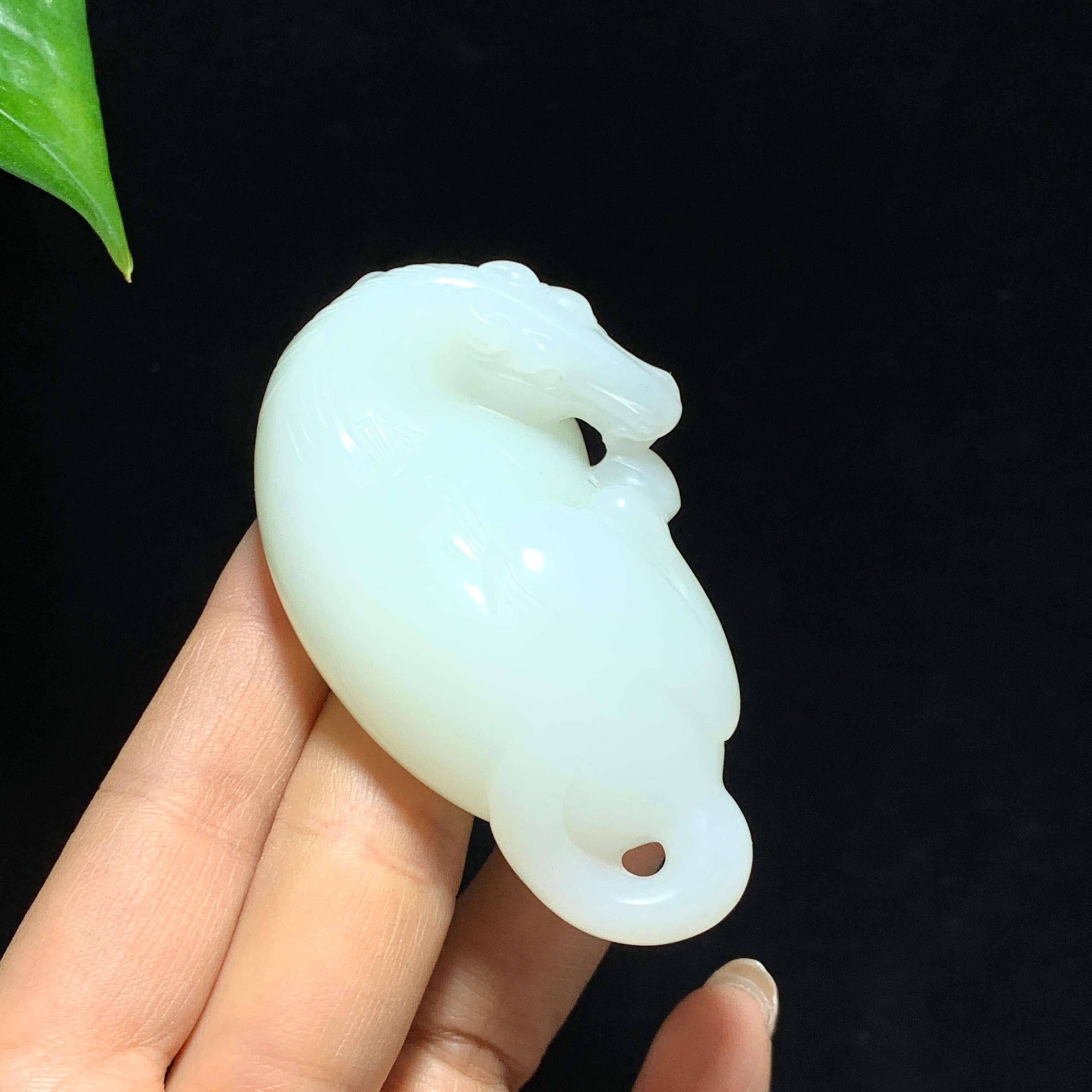 和田山料白玉生肖马手把件（91.2g）