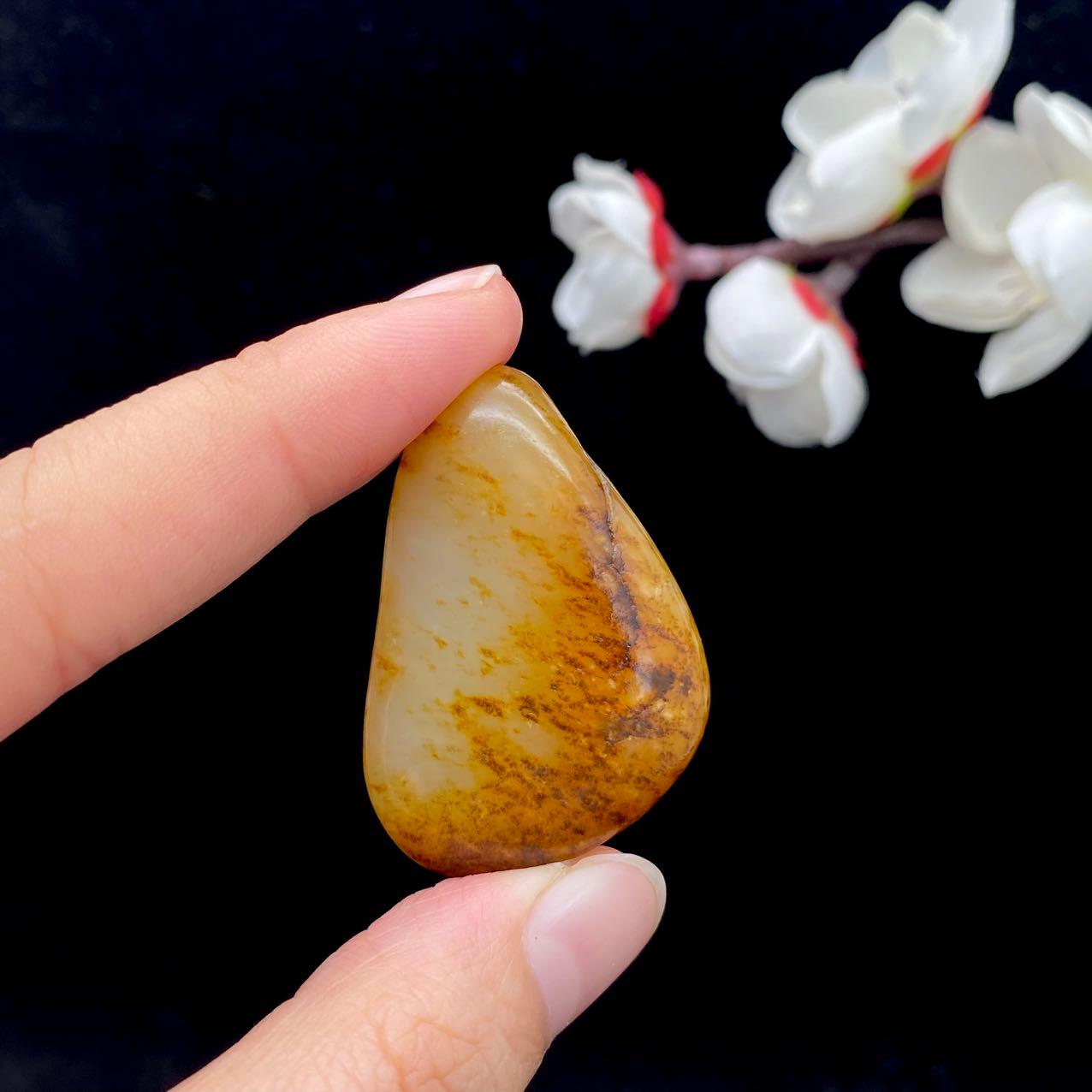 和田玉洒红皮籽料原石（23.2g）