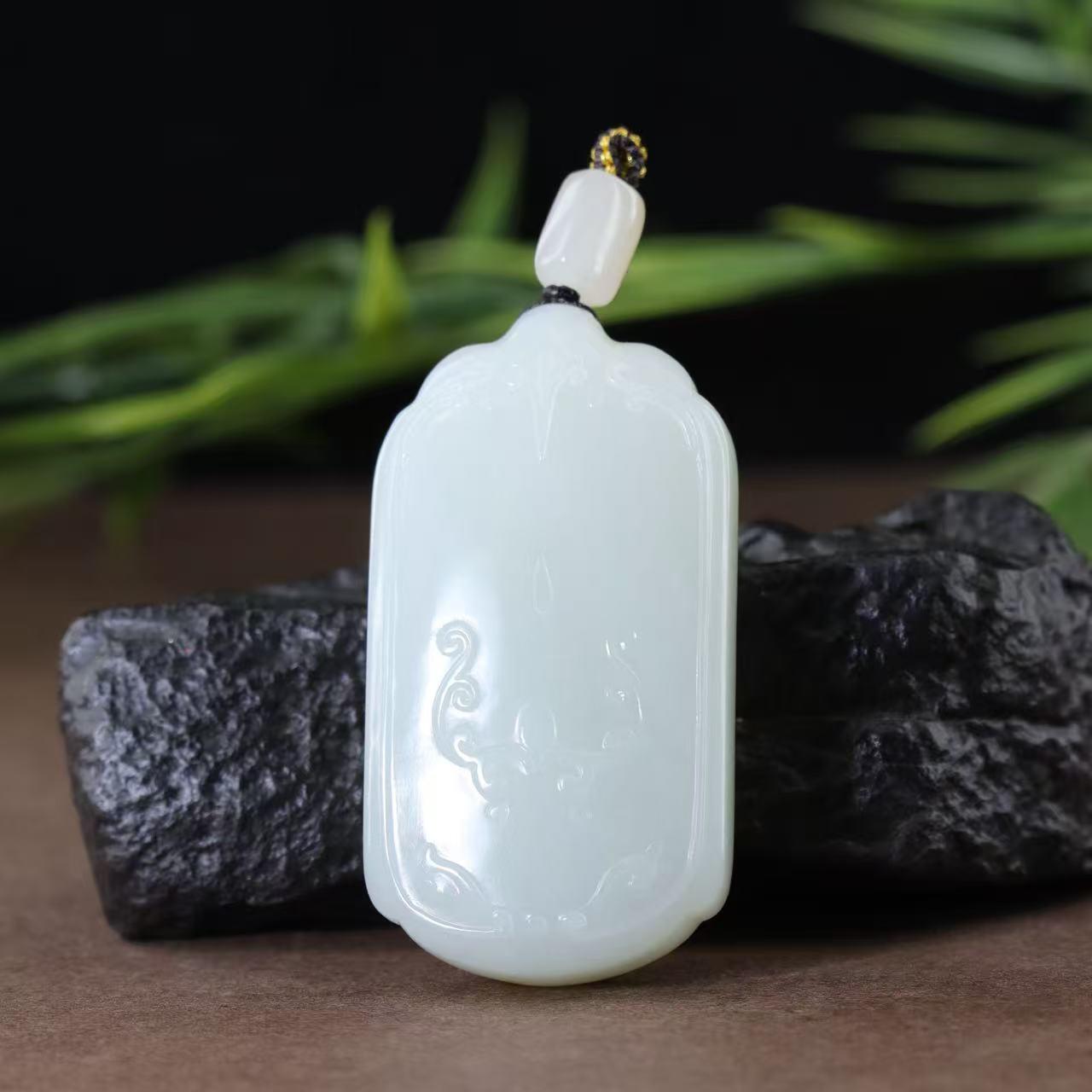 和田玉白玉洒金皮无事牌（55.8g）
