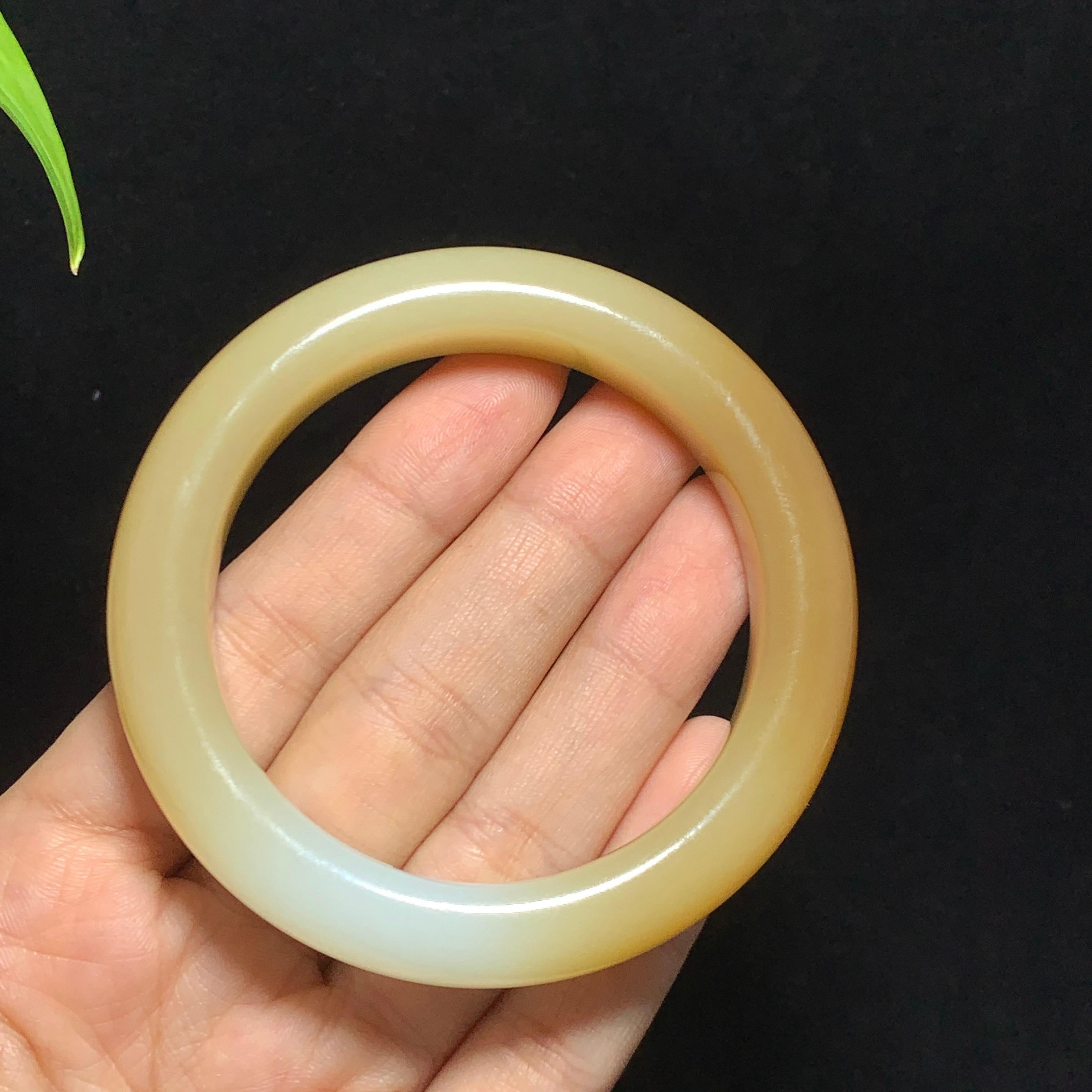 和田山料糖白玉手镯（72.3g）