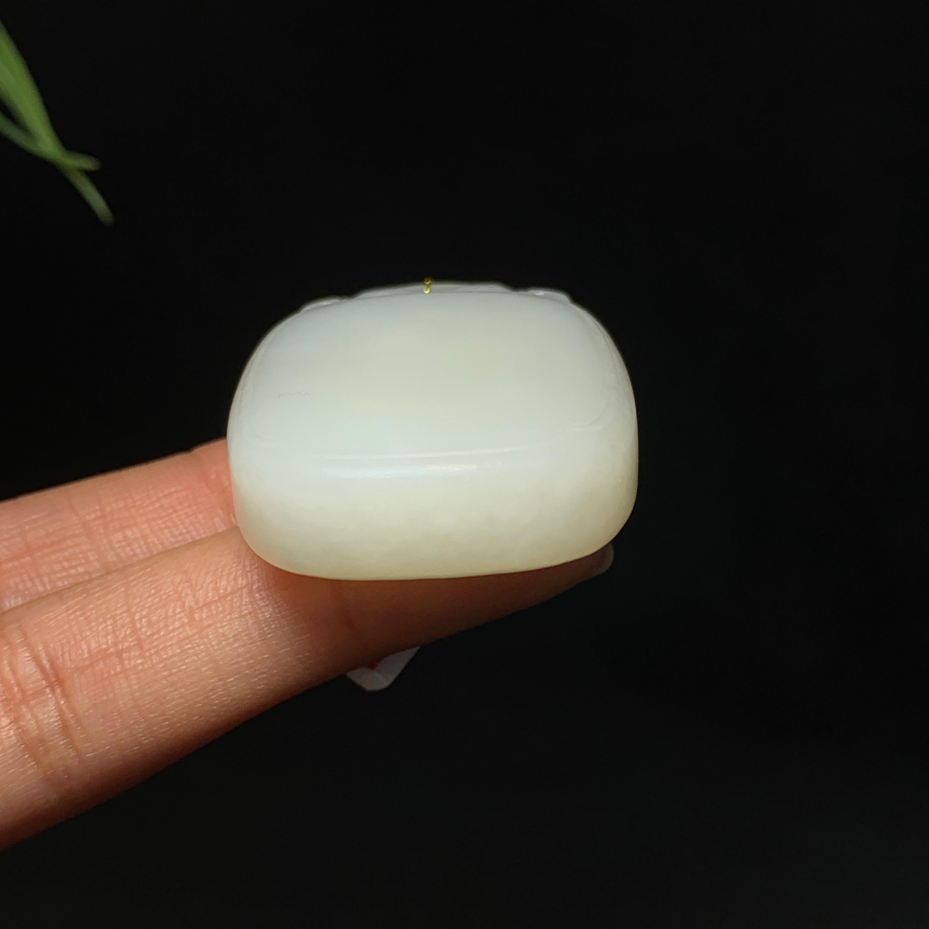 精品和田白玉无事牌（43.3g）