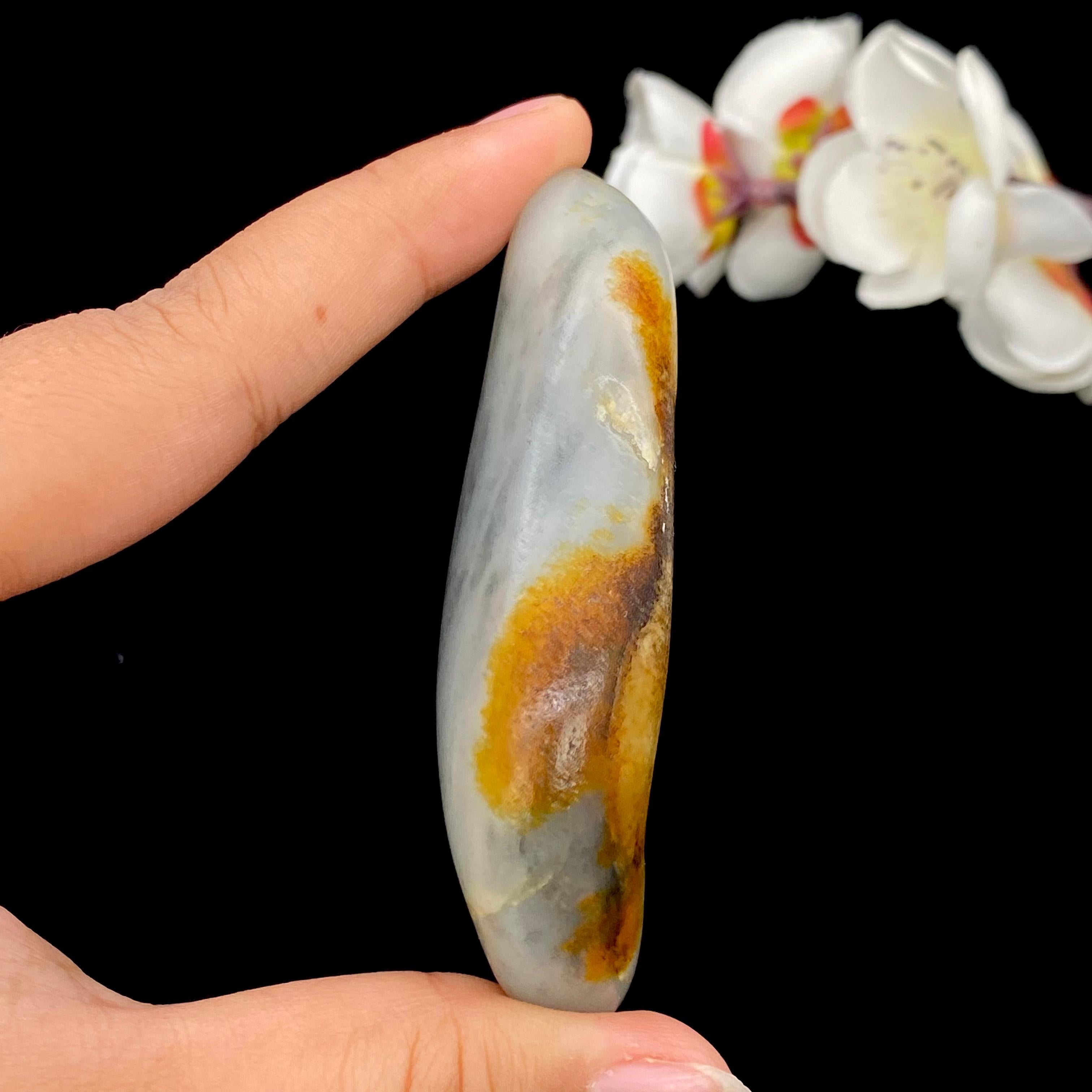 和田玉聚黄皮青花籽料原石（77.3g）