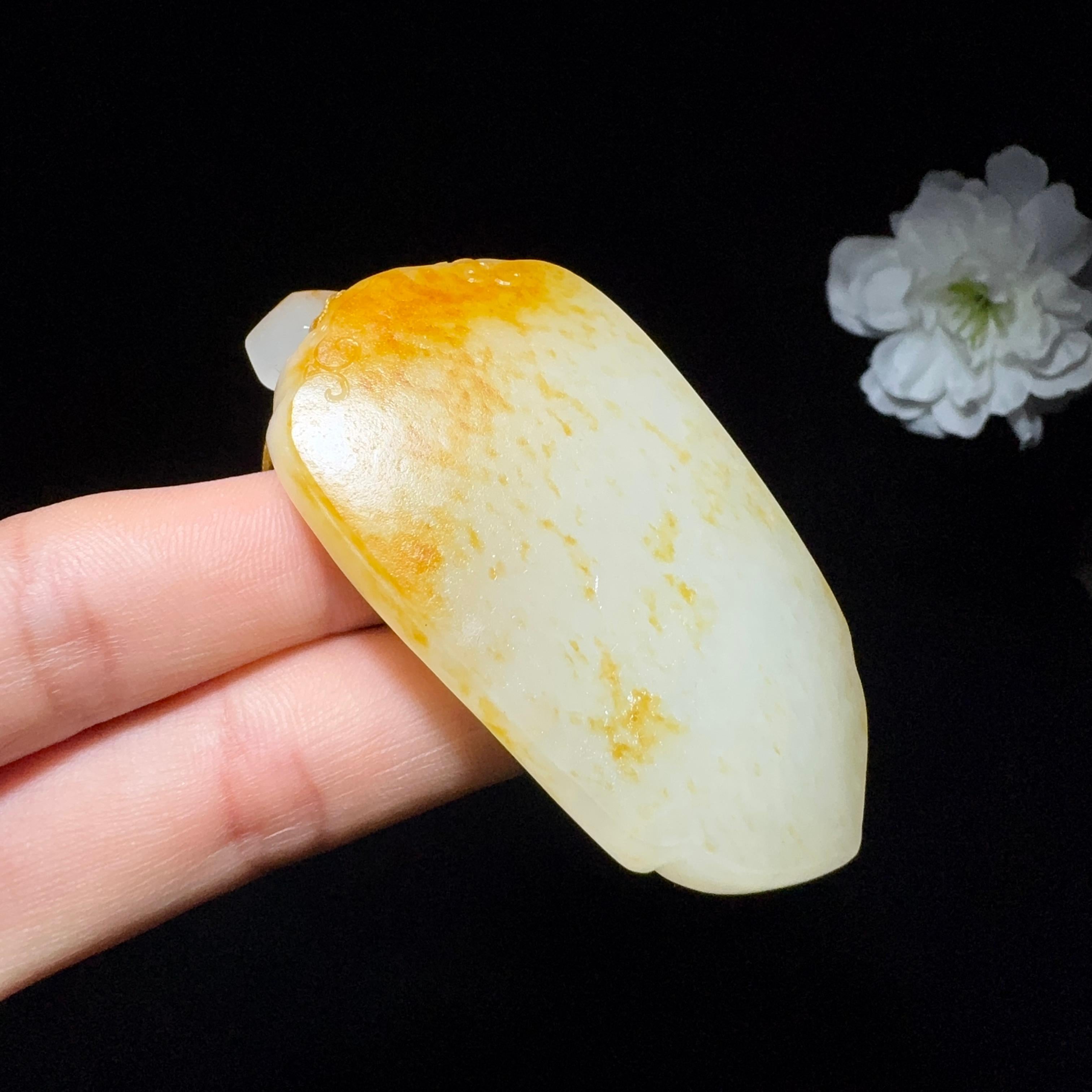 和田玉籽料平安无事牌（64.8g）