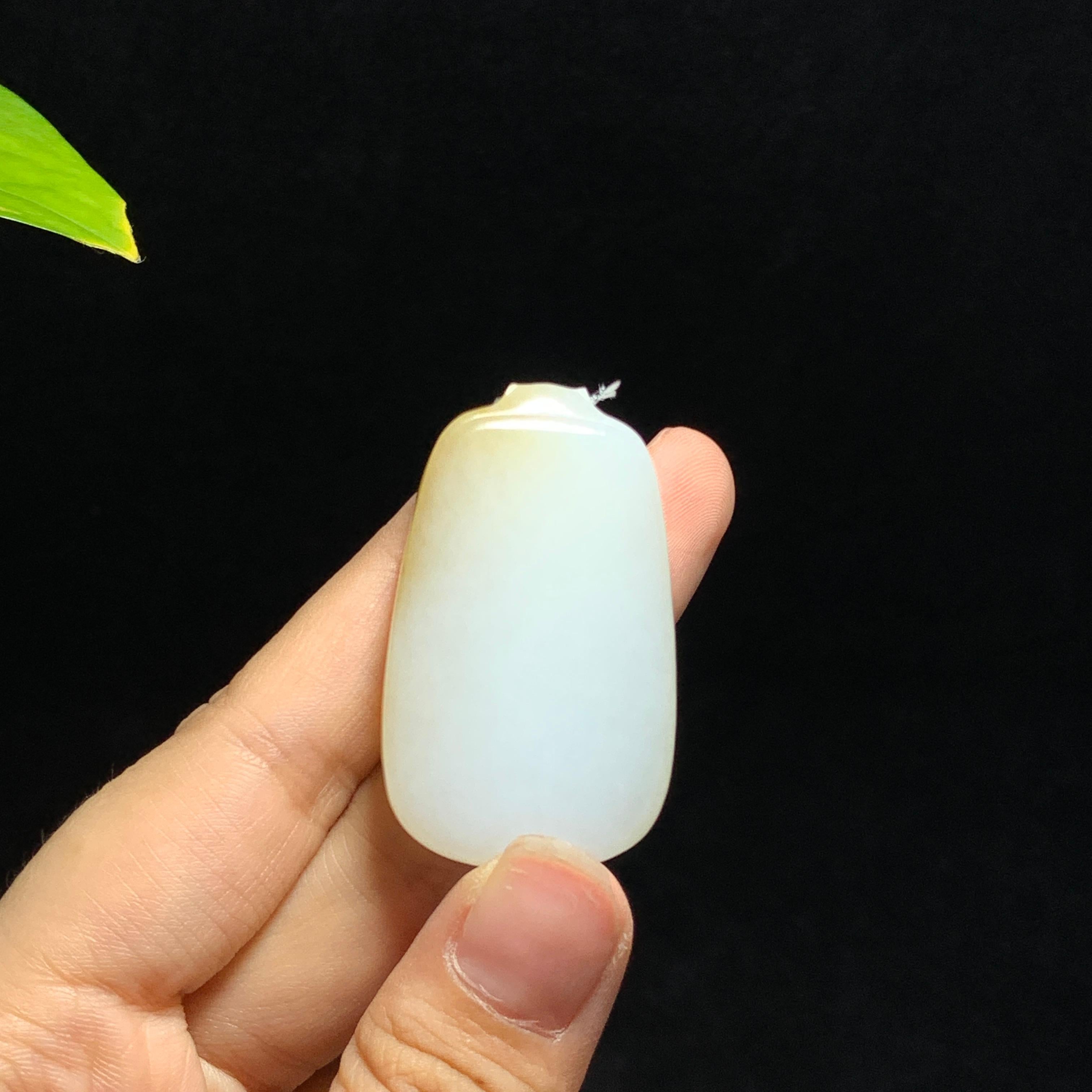 新疆且末糖白玉无事牌（26.7g）