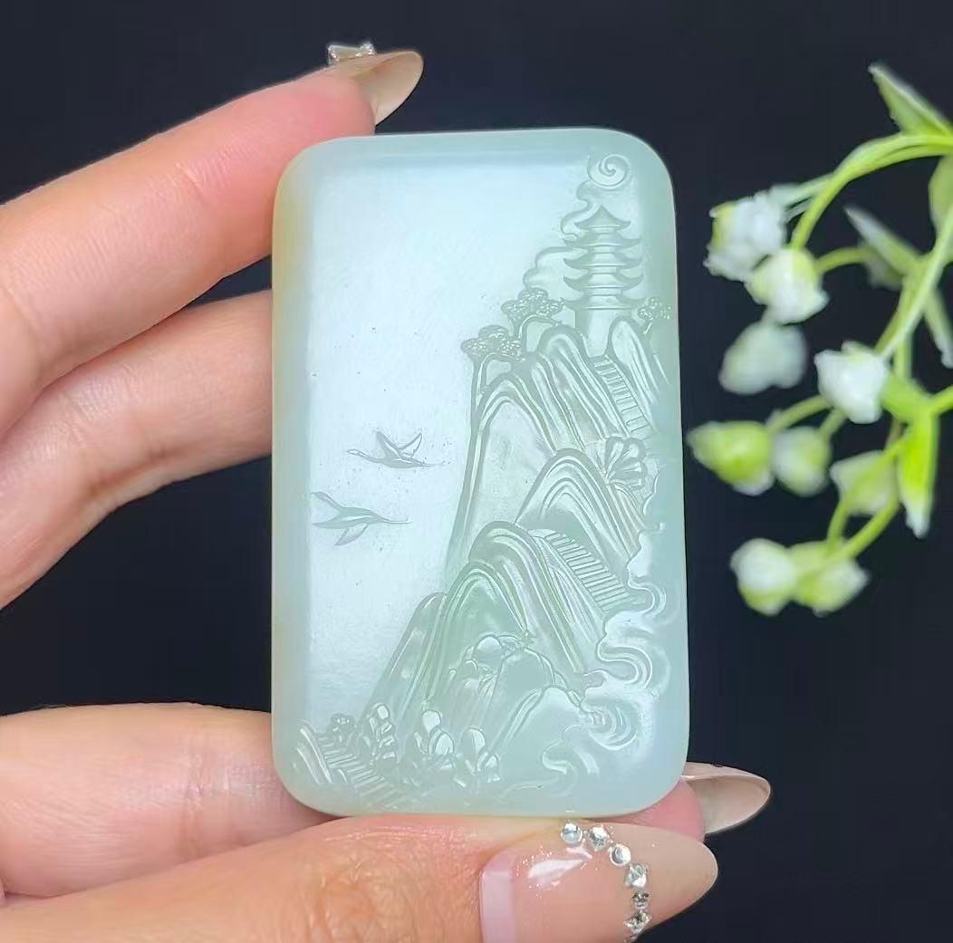 和田玉糖白带翠青莲花观音山水牌（76.2g）